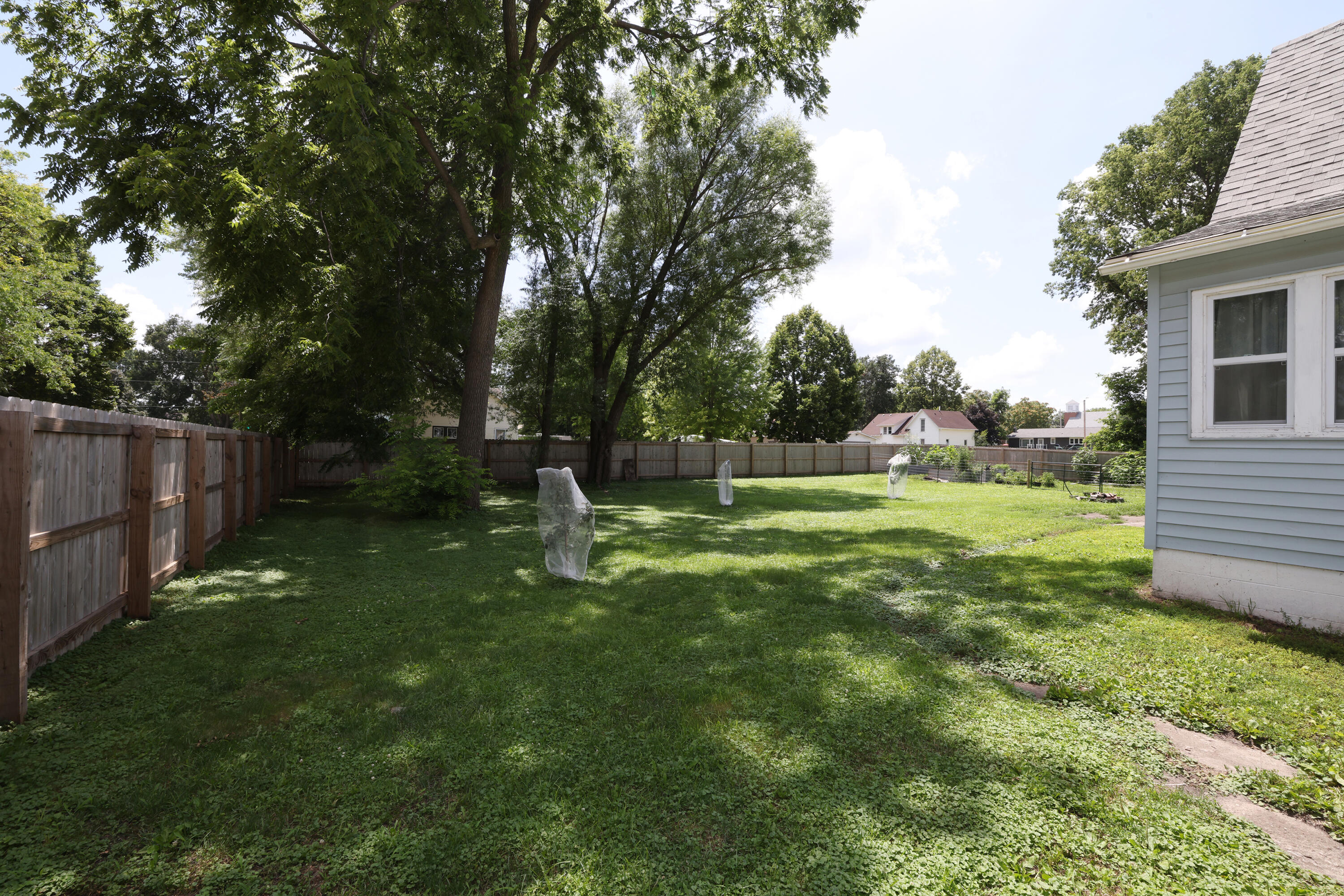 607 Clay Street Property Photo 2