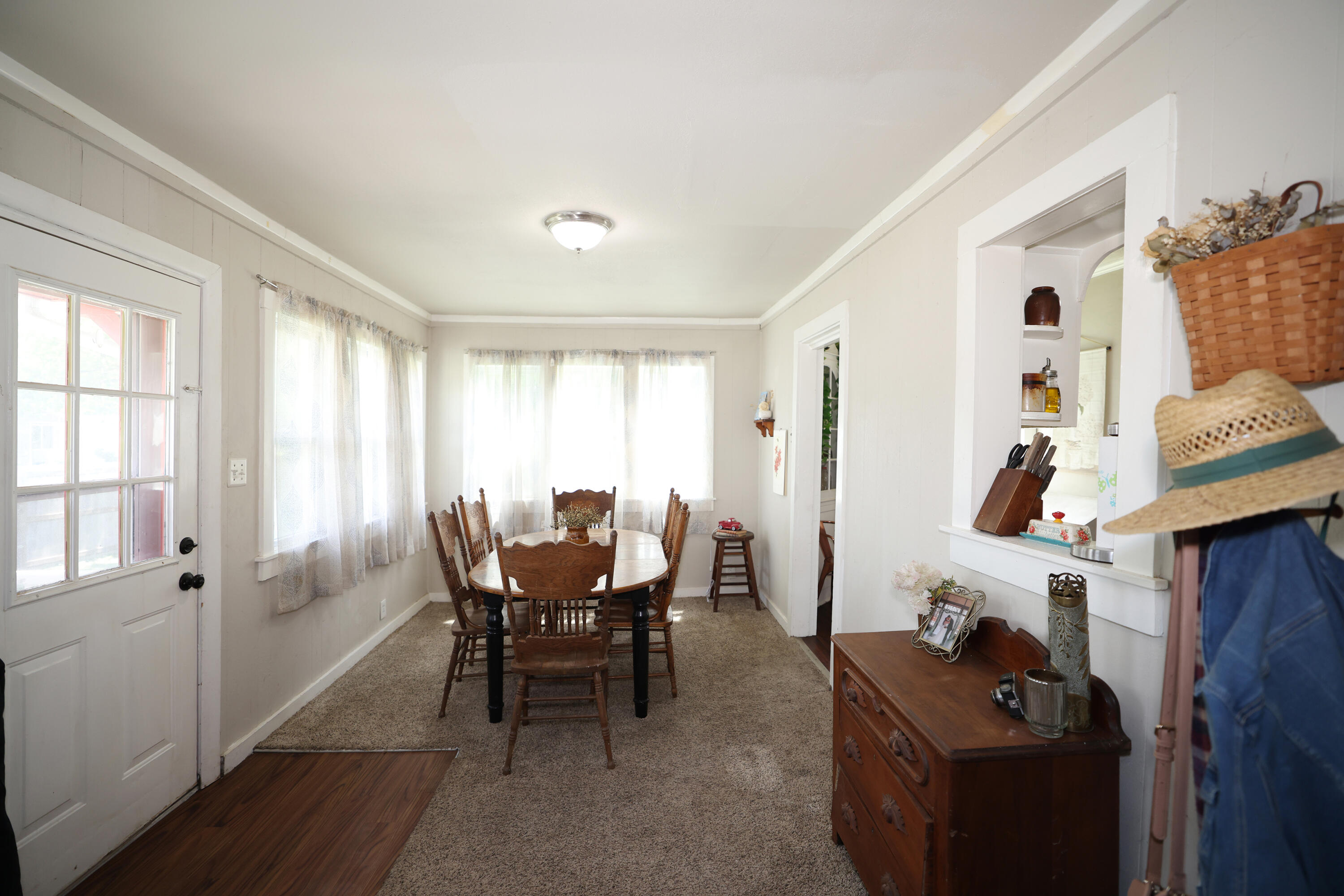 607 Clay Street Property Photo 9