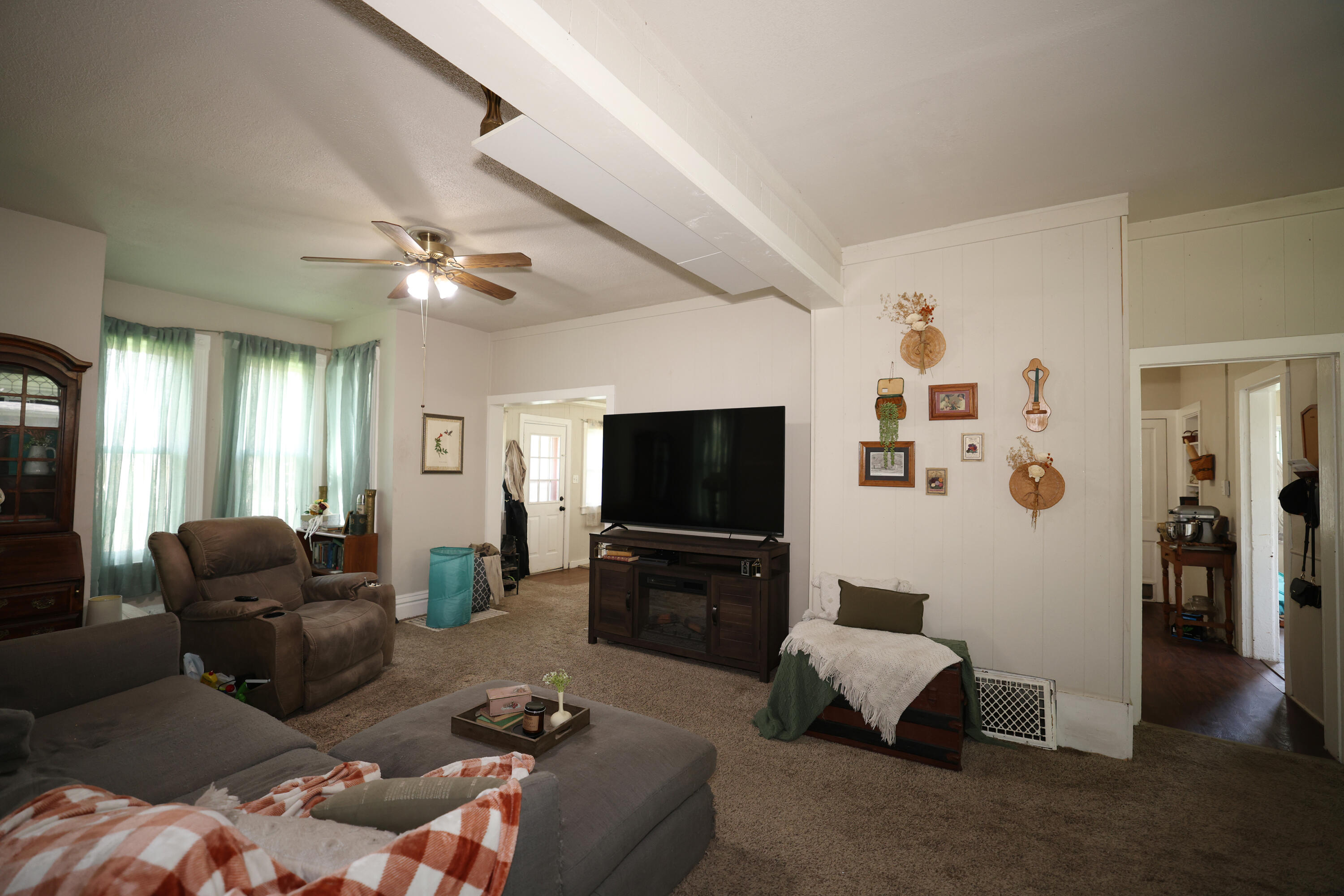 607 Clay Street Property Photo 11