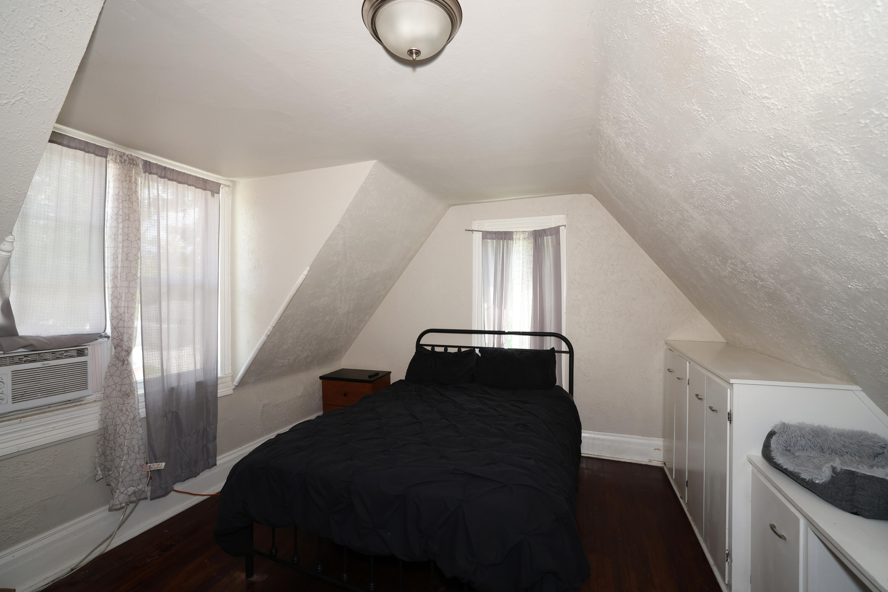 607 Clay Street Property Photo 18