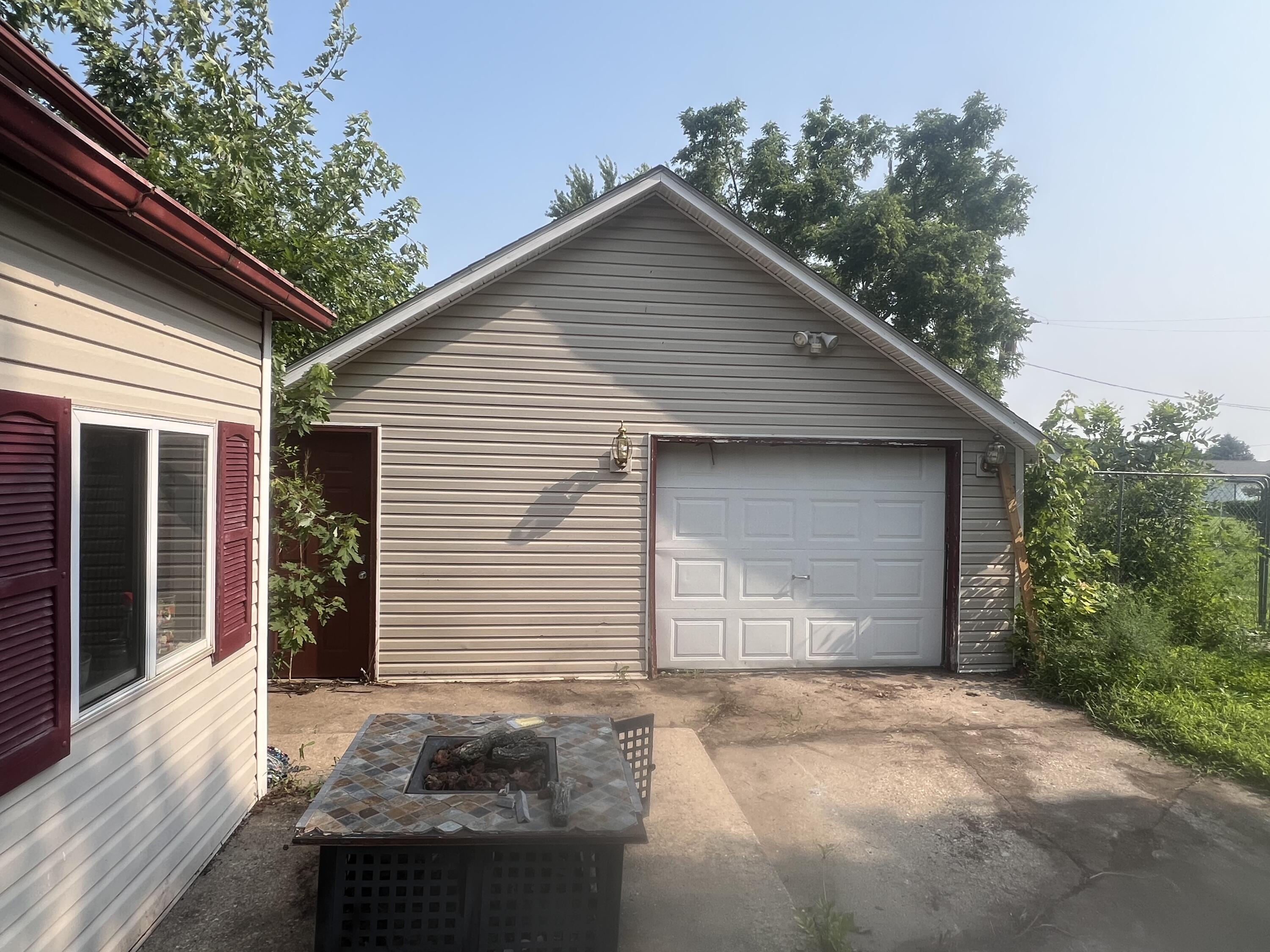 950 Main Street Property Photo 3