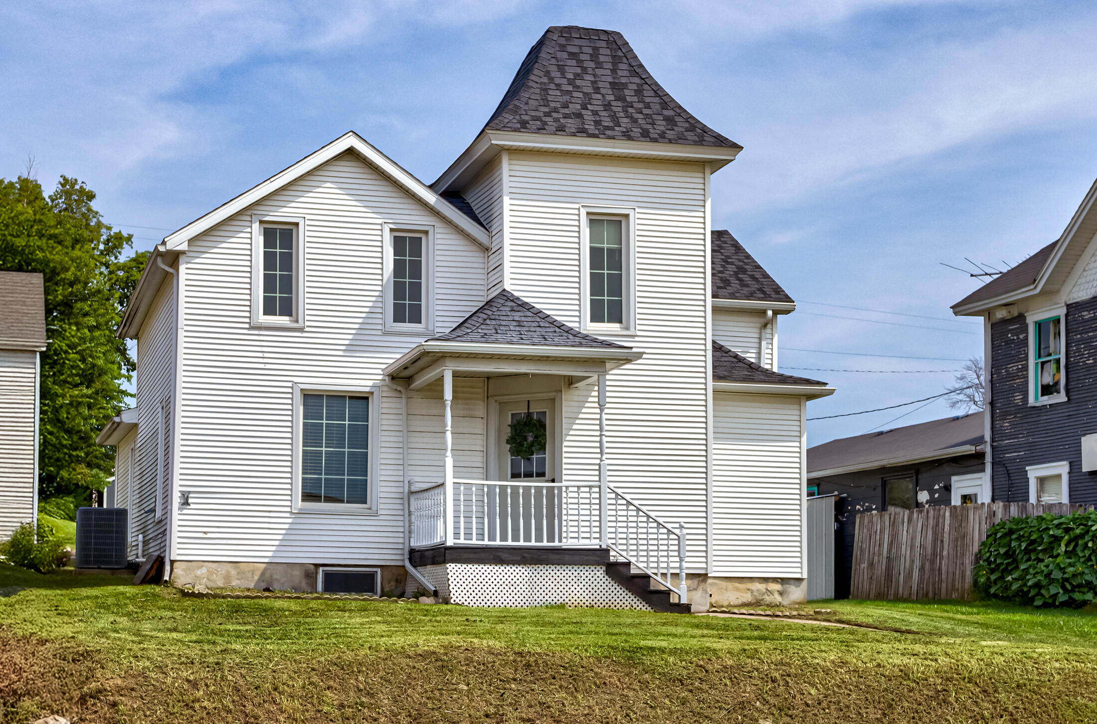 116 E Main Street Property Photo 1