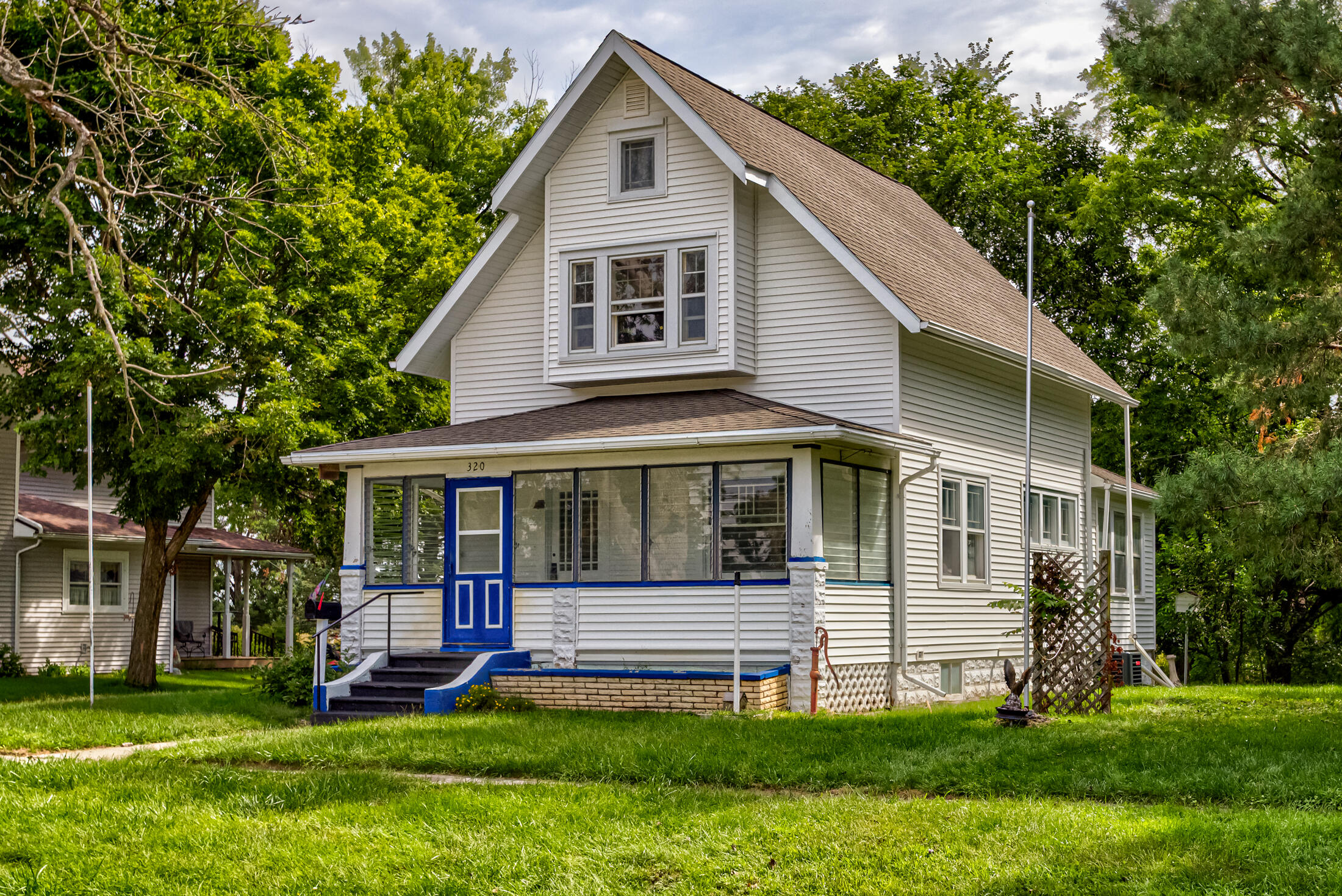 320 4th Street Property Photo 1