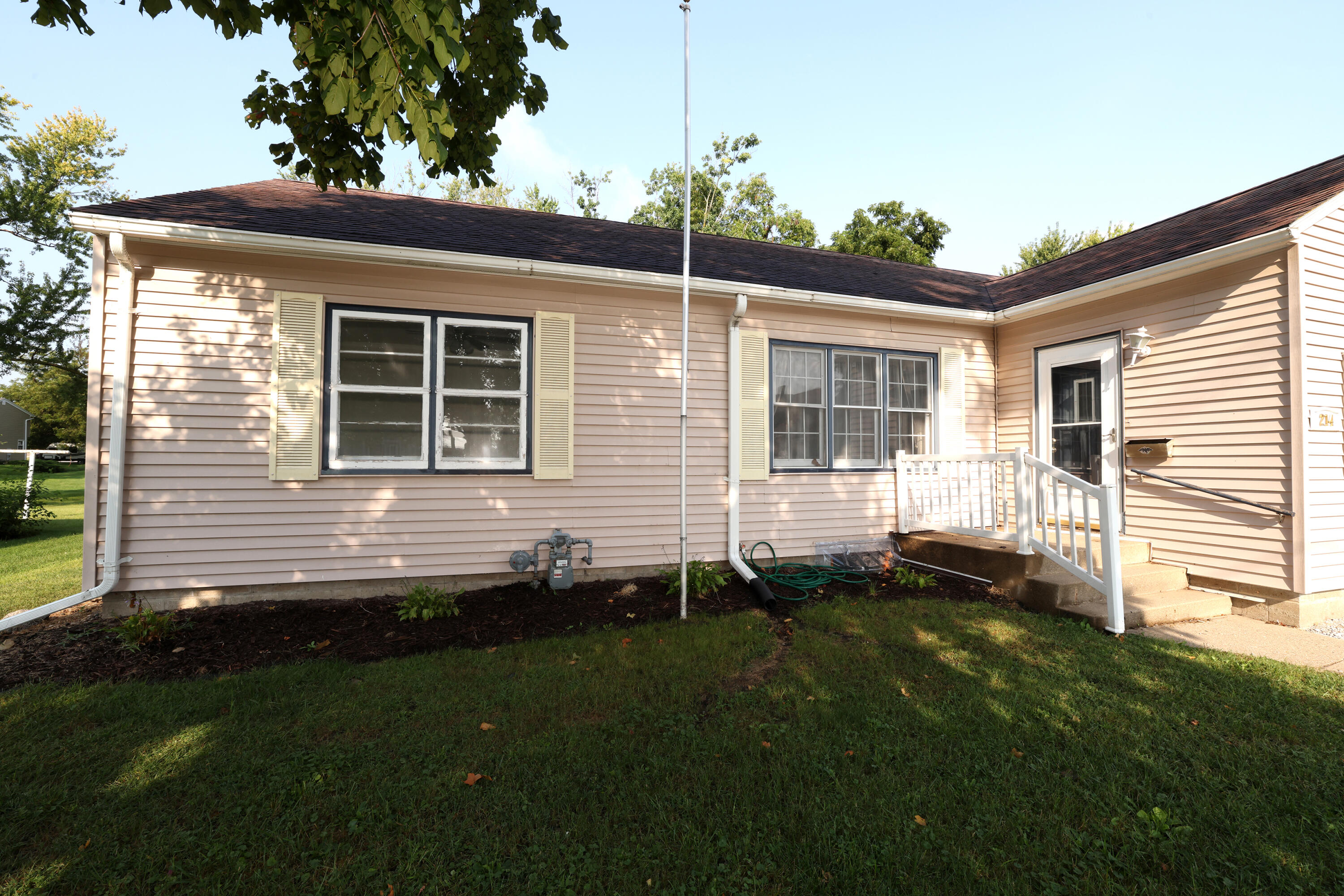 214 S 1st Street Property Photo 1