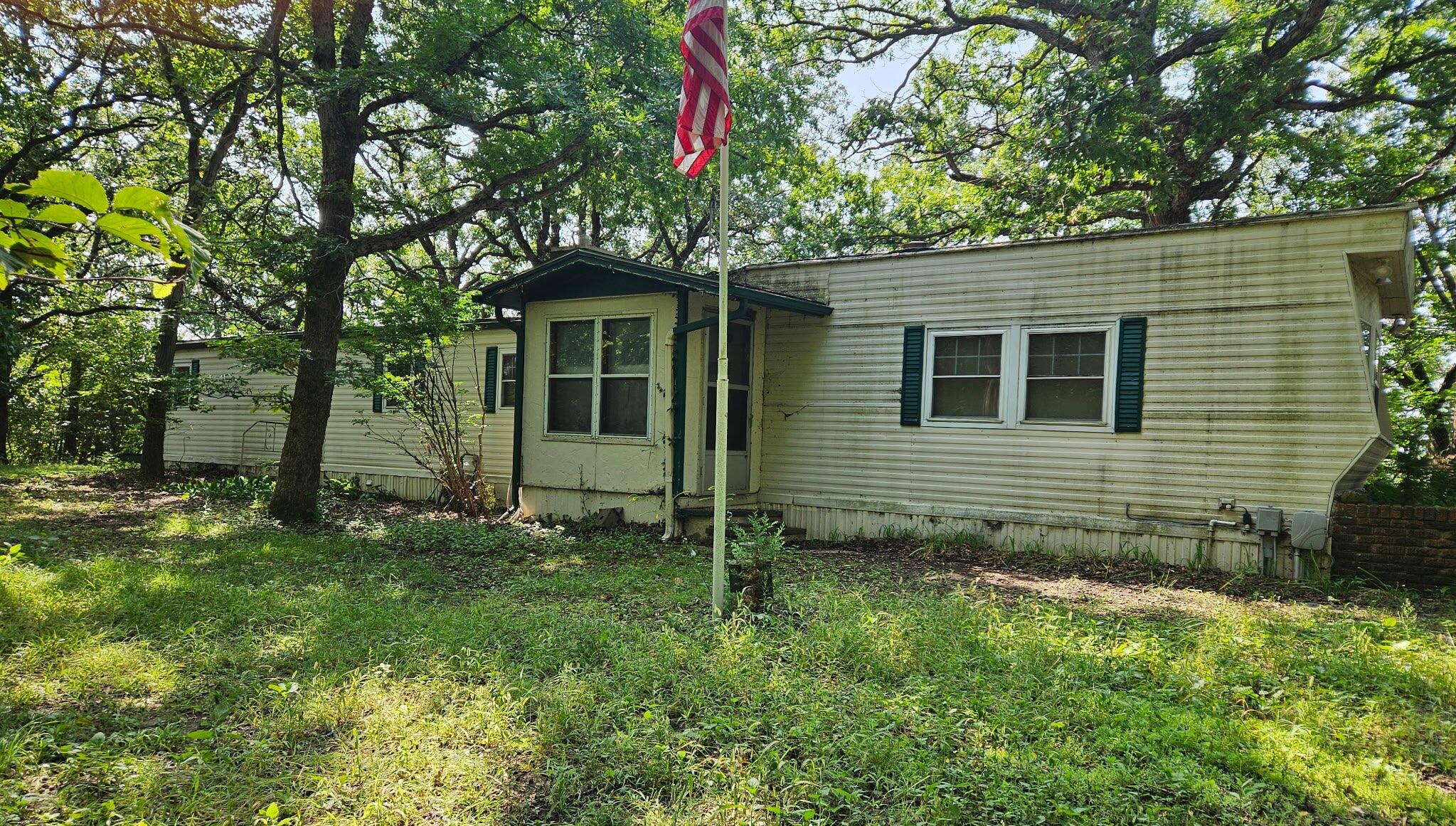 911 J Avenue Property Photo 1