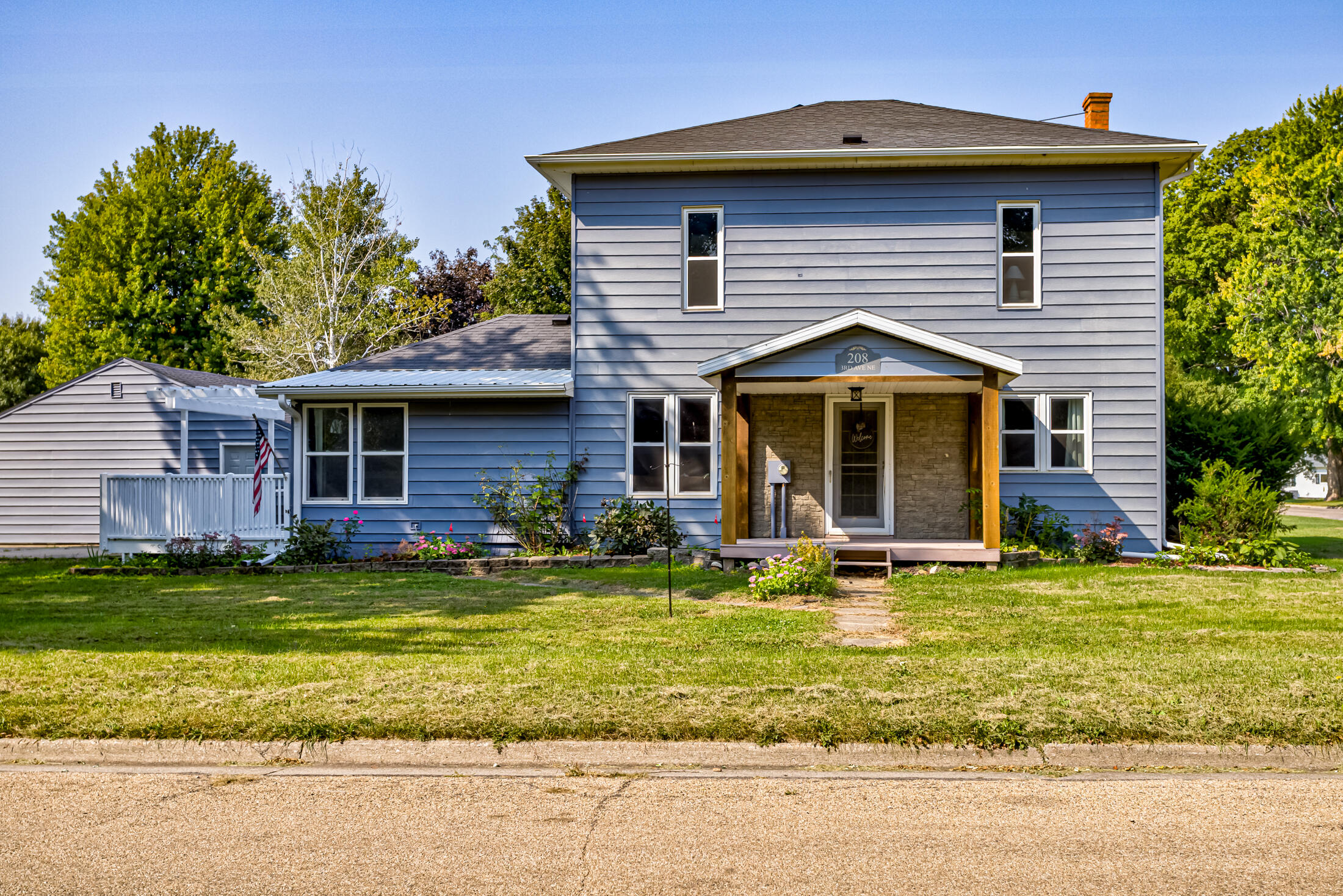 208 3rd Avenue Property Photo 1