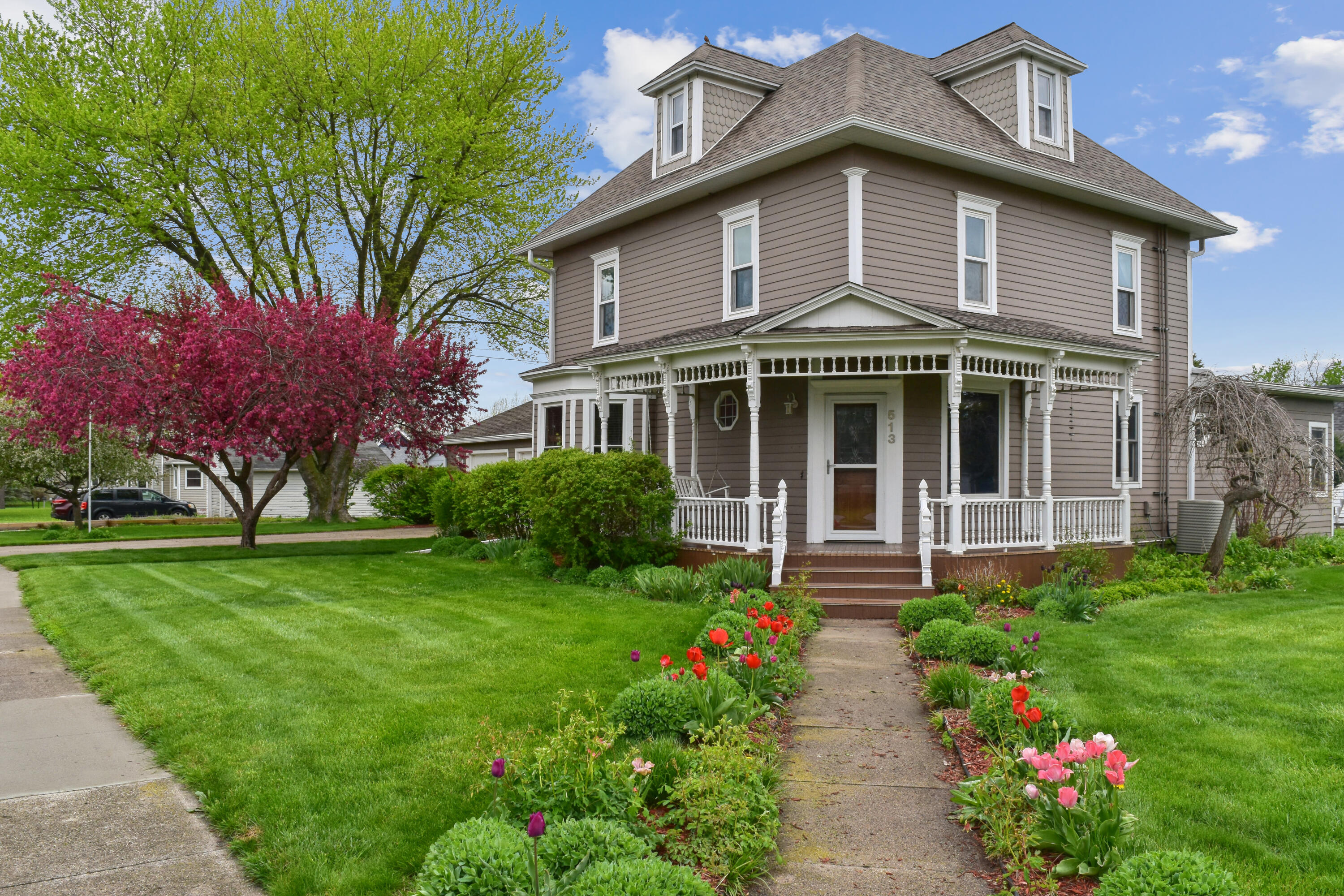 513 E Poplar Street Property Photo 1