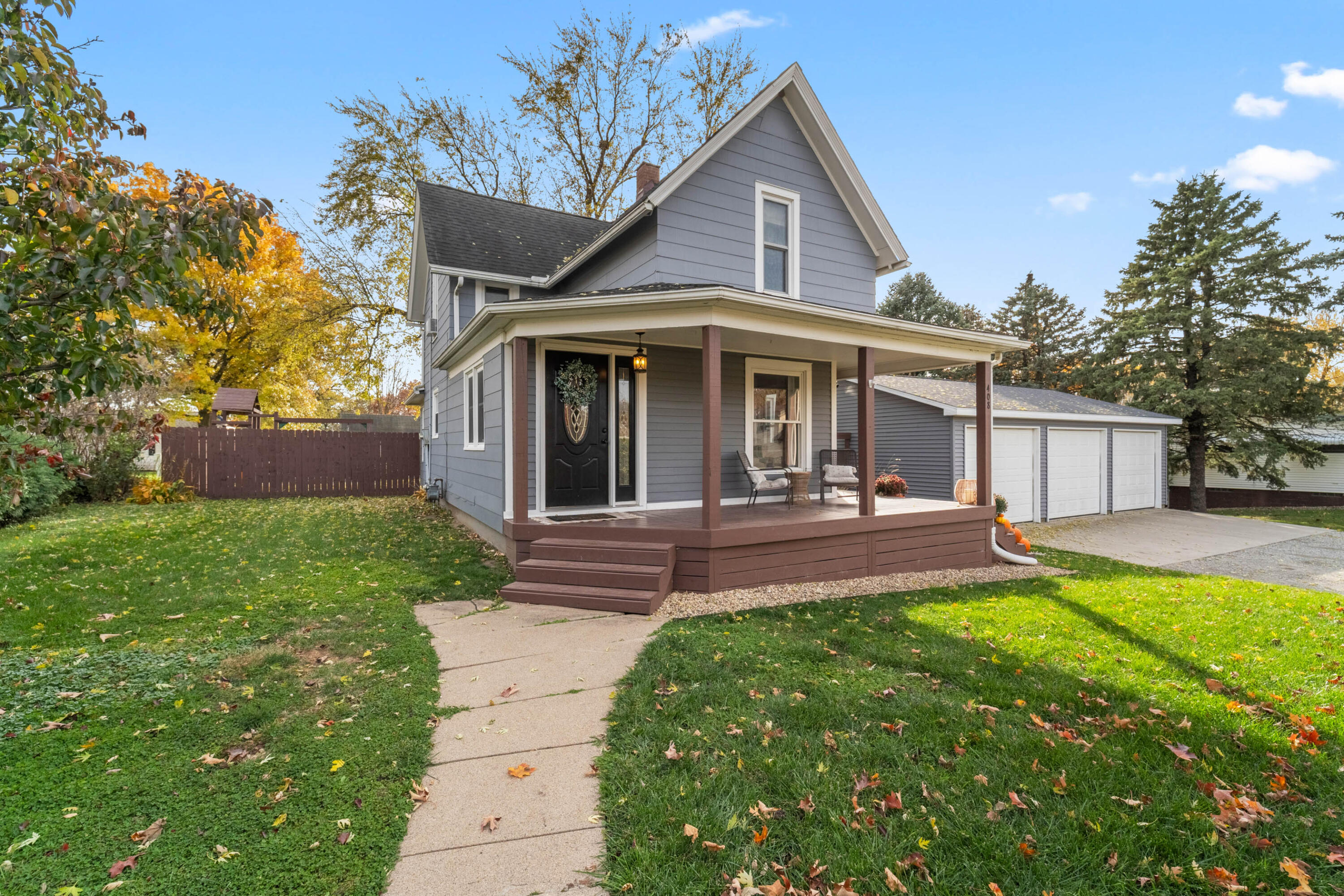 408 4th St Se Property Photo 1