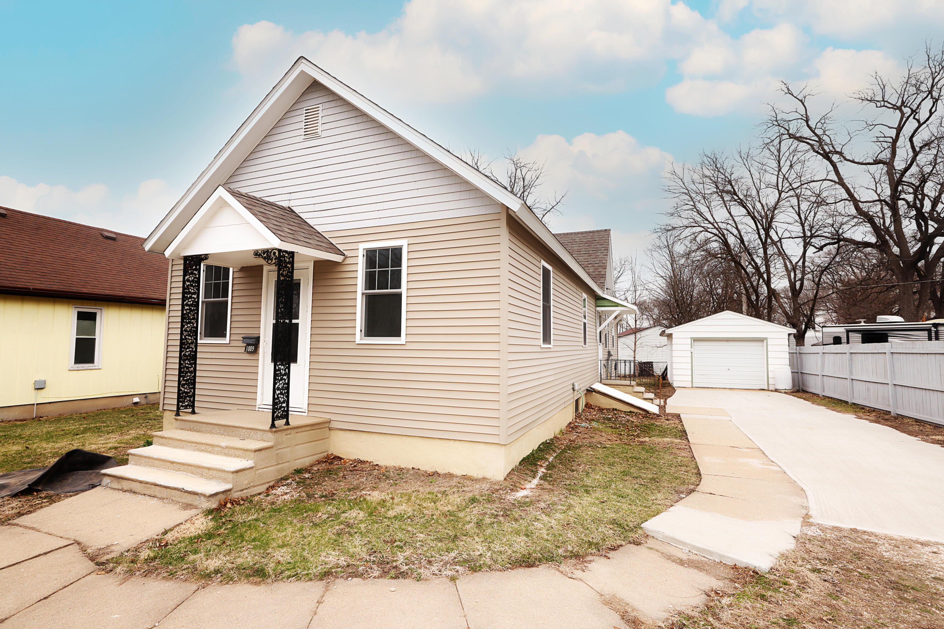 1009 Mamie Eisenhower Avenue Property Photo 3