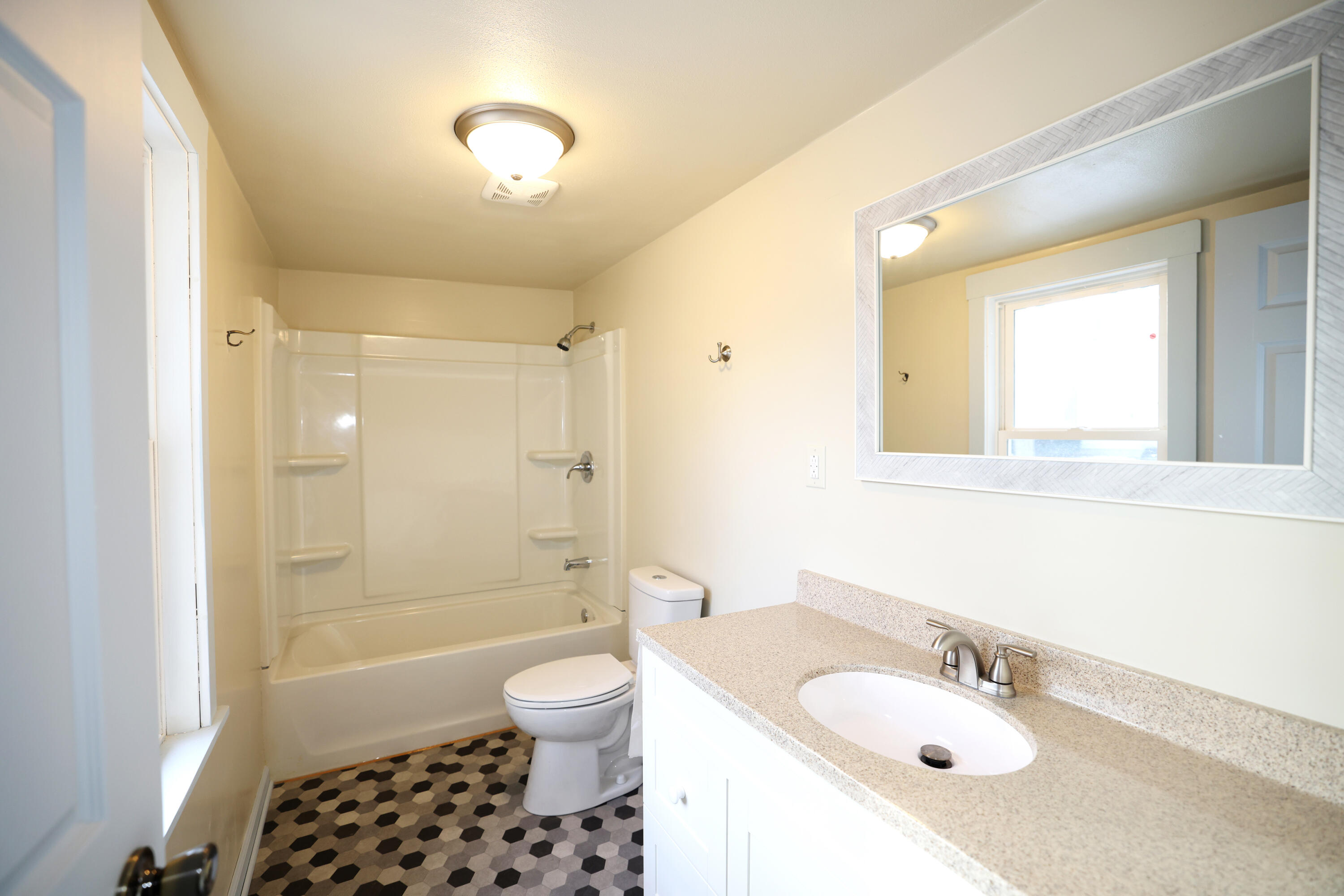 1009 Mamie Eisenhower Avenue Property Photo 11