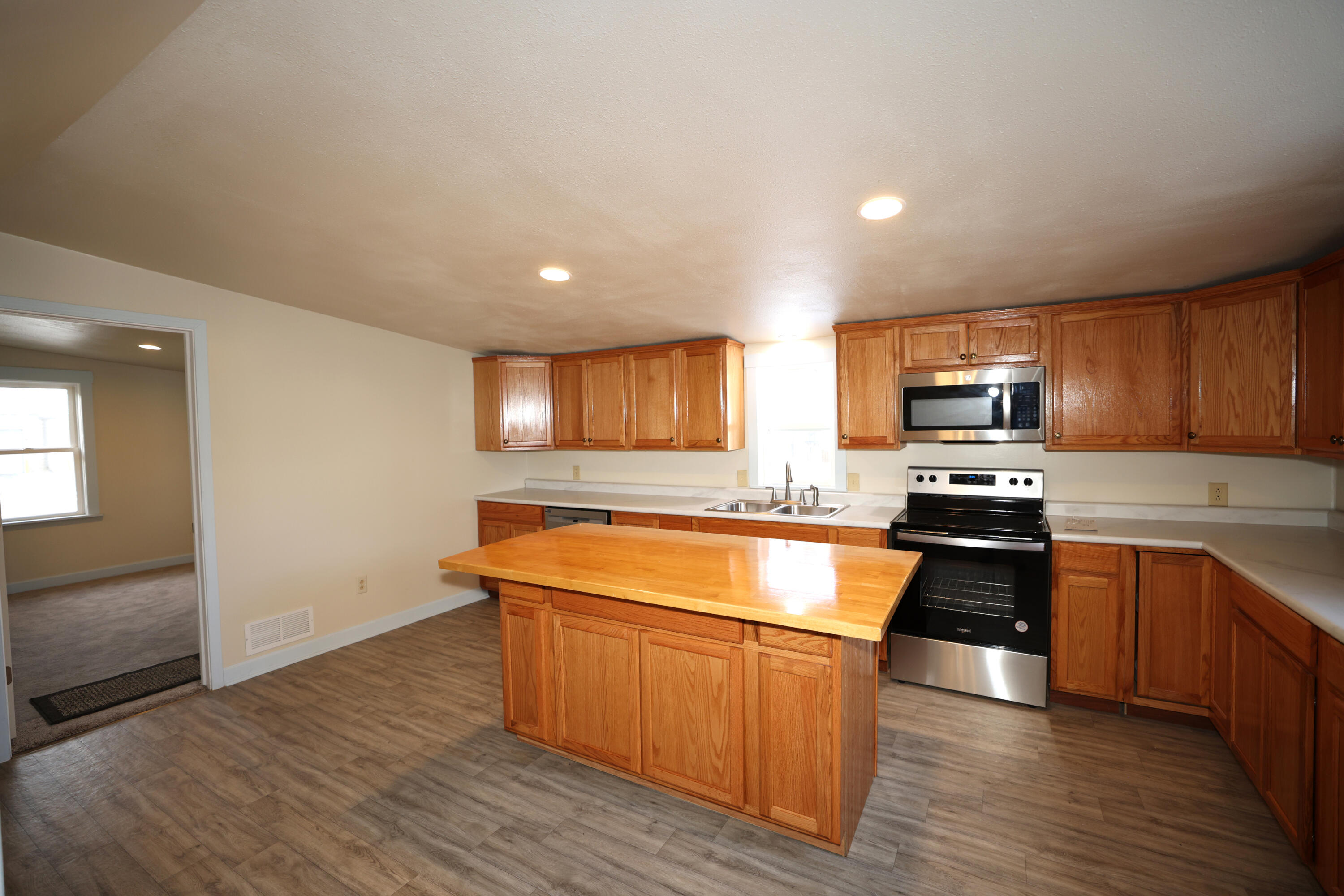 1009 Mamie Eisenhower Avenue Property Photo 21