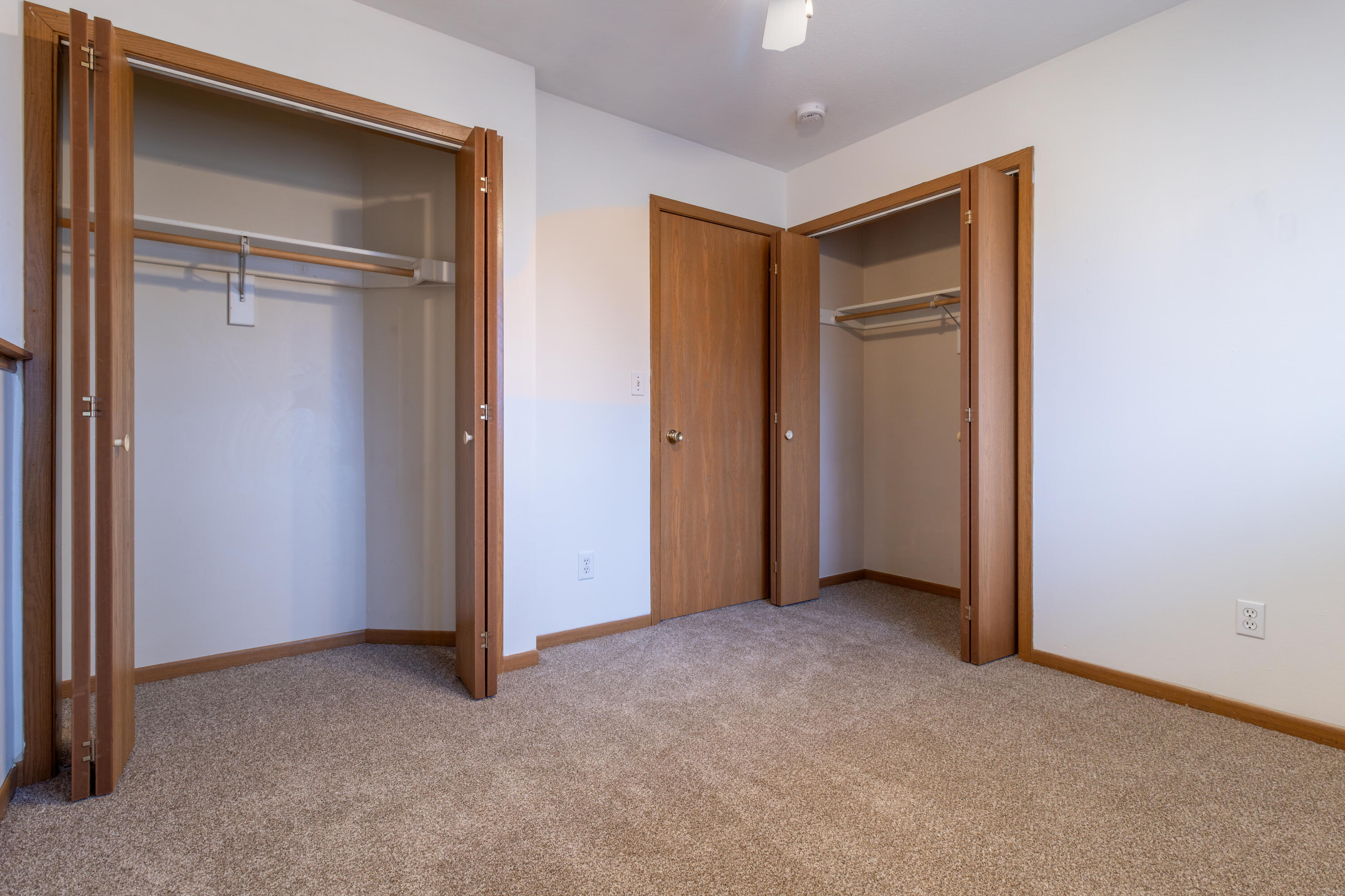 215 Jewel Drive 1-8 Property Photo 18