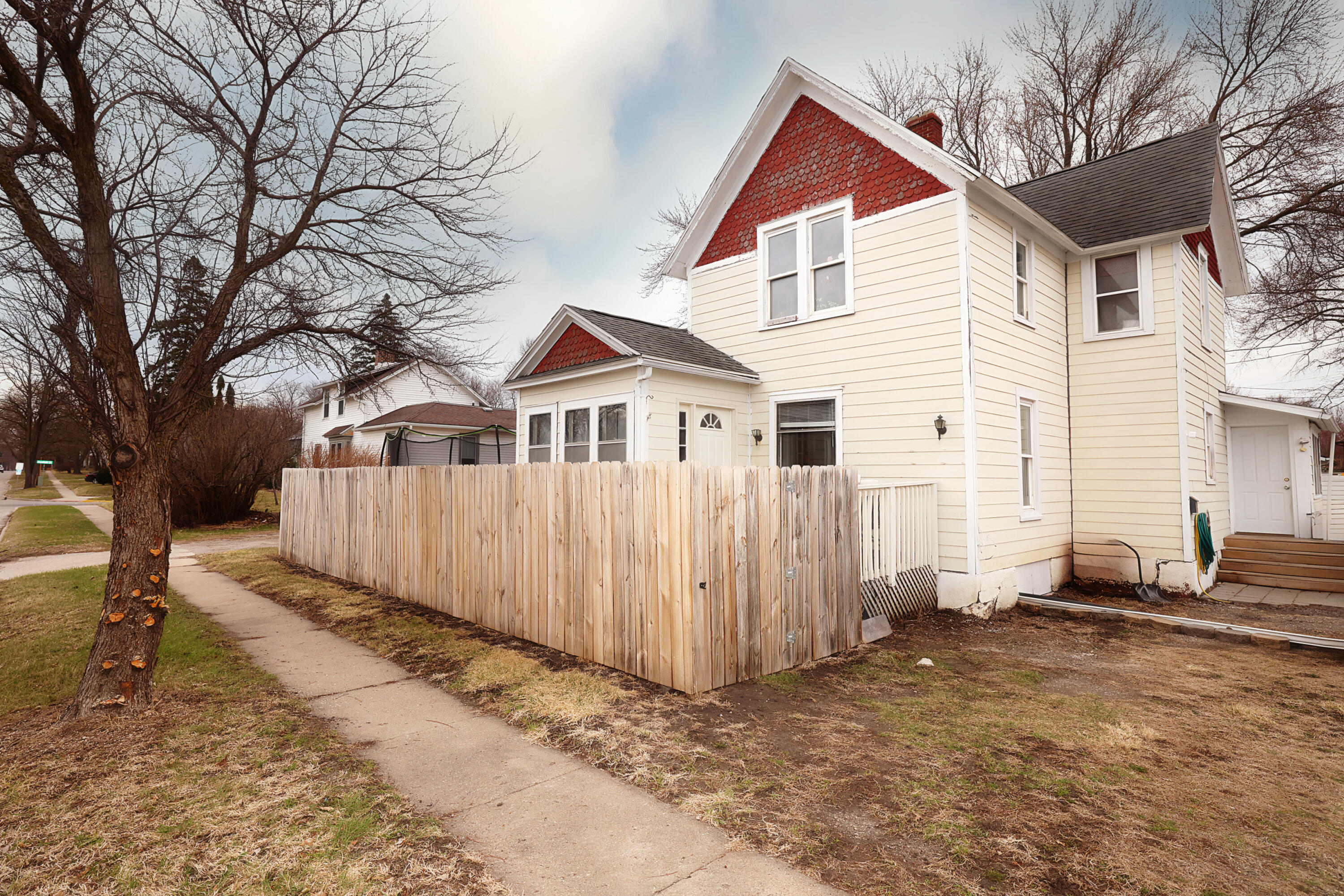 922 Mamie Eisenhower Avenue Property Photo 1