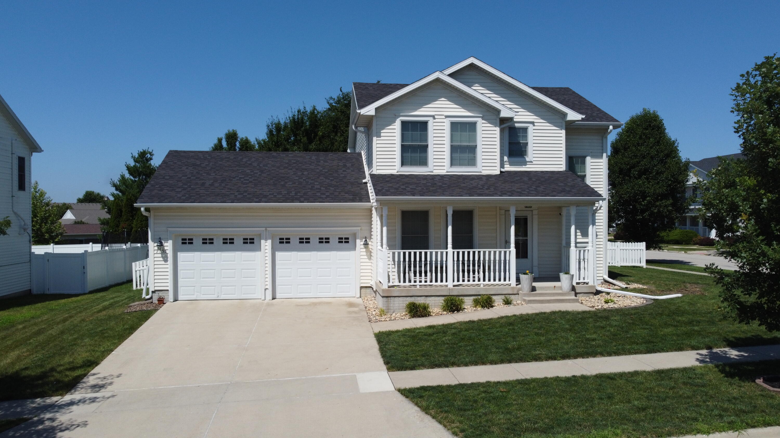2755 Somerset Drive Property Photo 1
