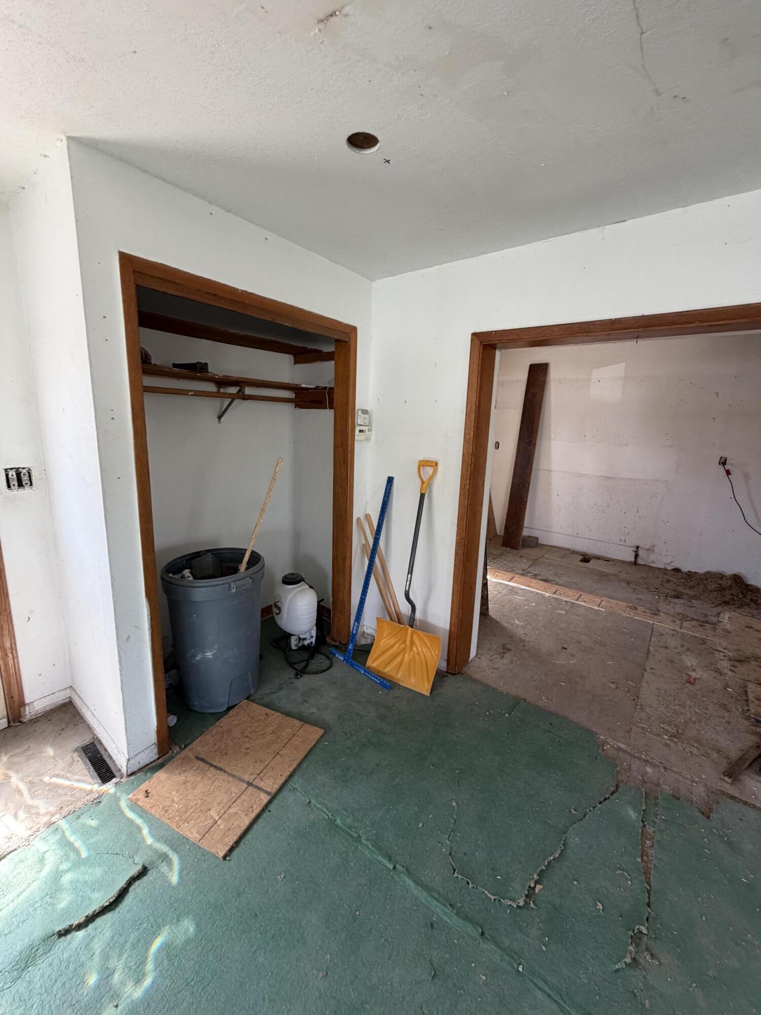 1527 Dayton Street Property Photo 5