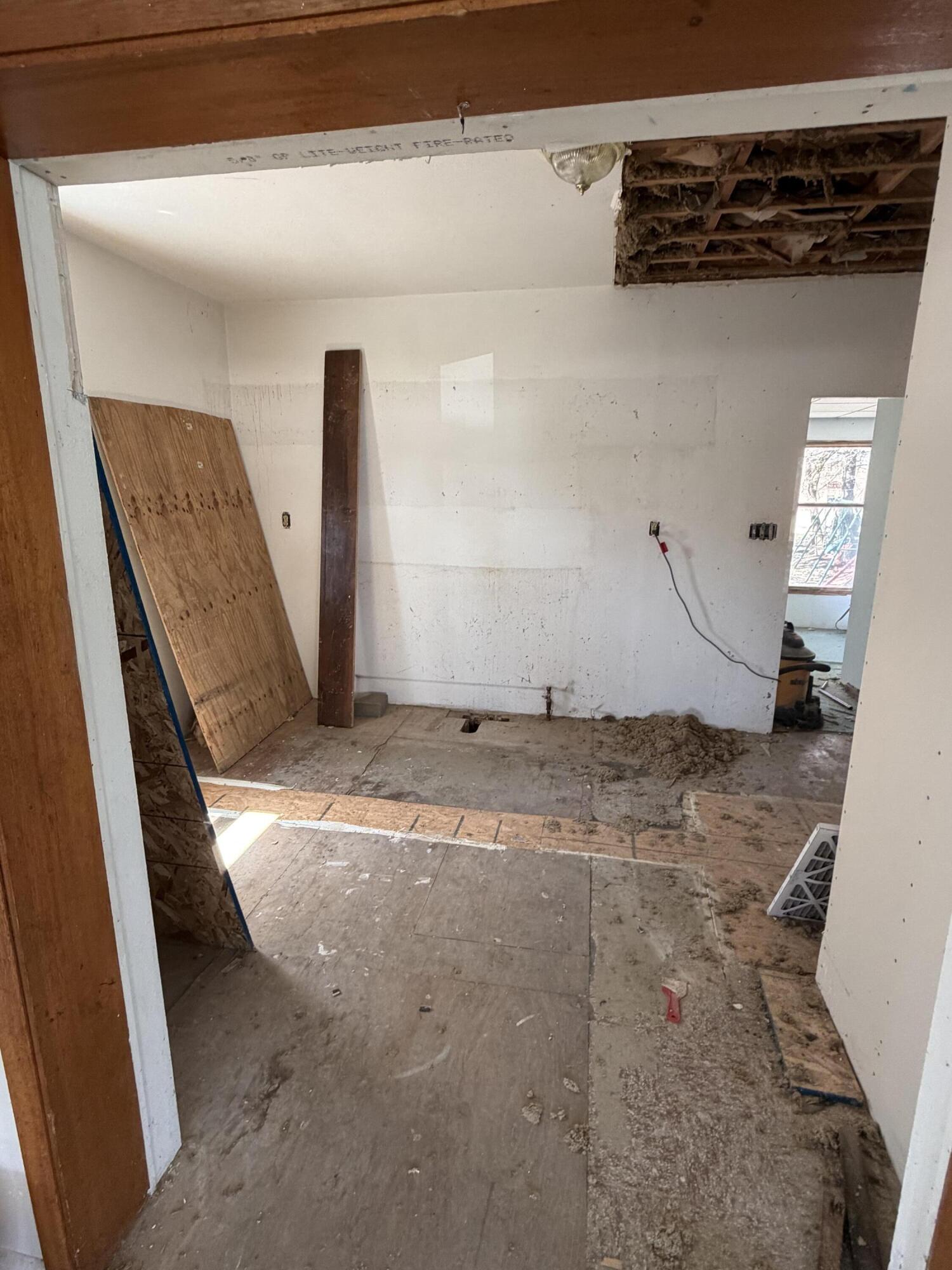 1527 Dayton Street Property Photo 6