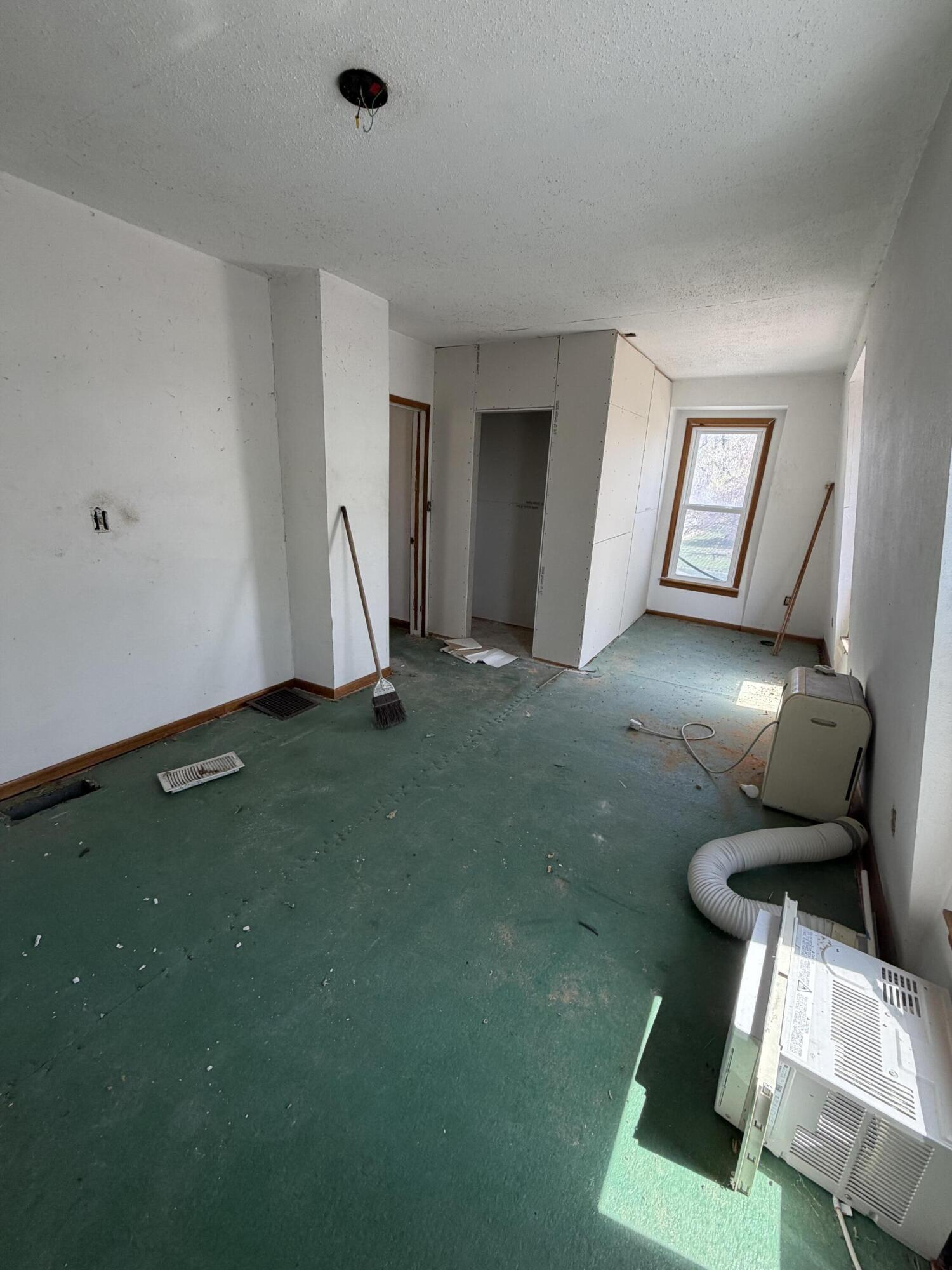 1527 Dayton Street Property Photo 12