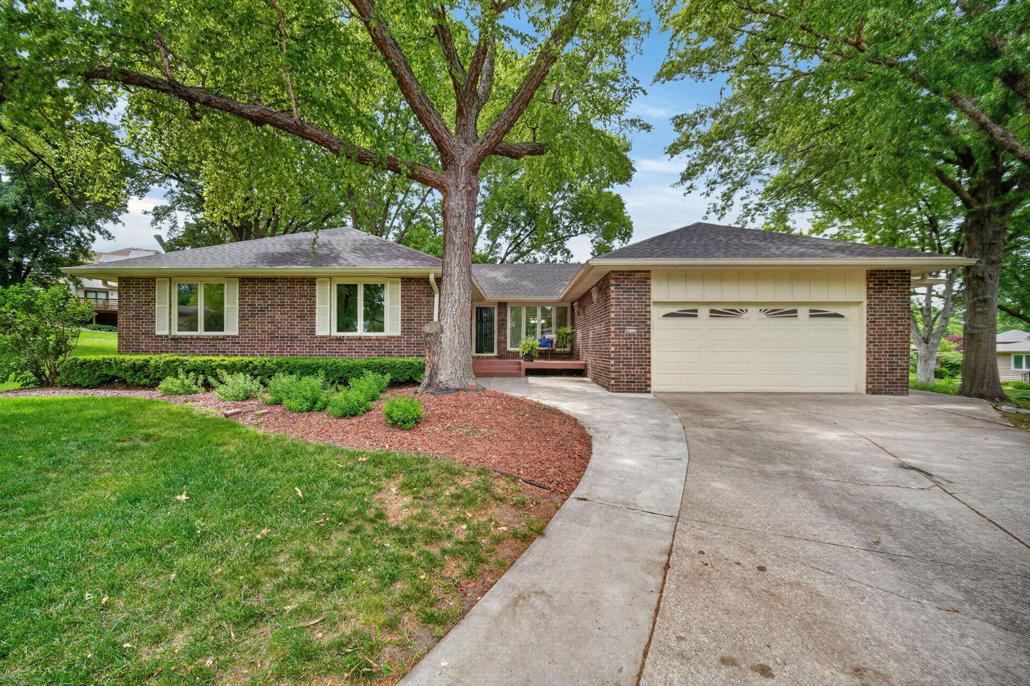 4212 95th Circle Property Photo 1