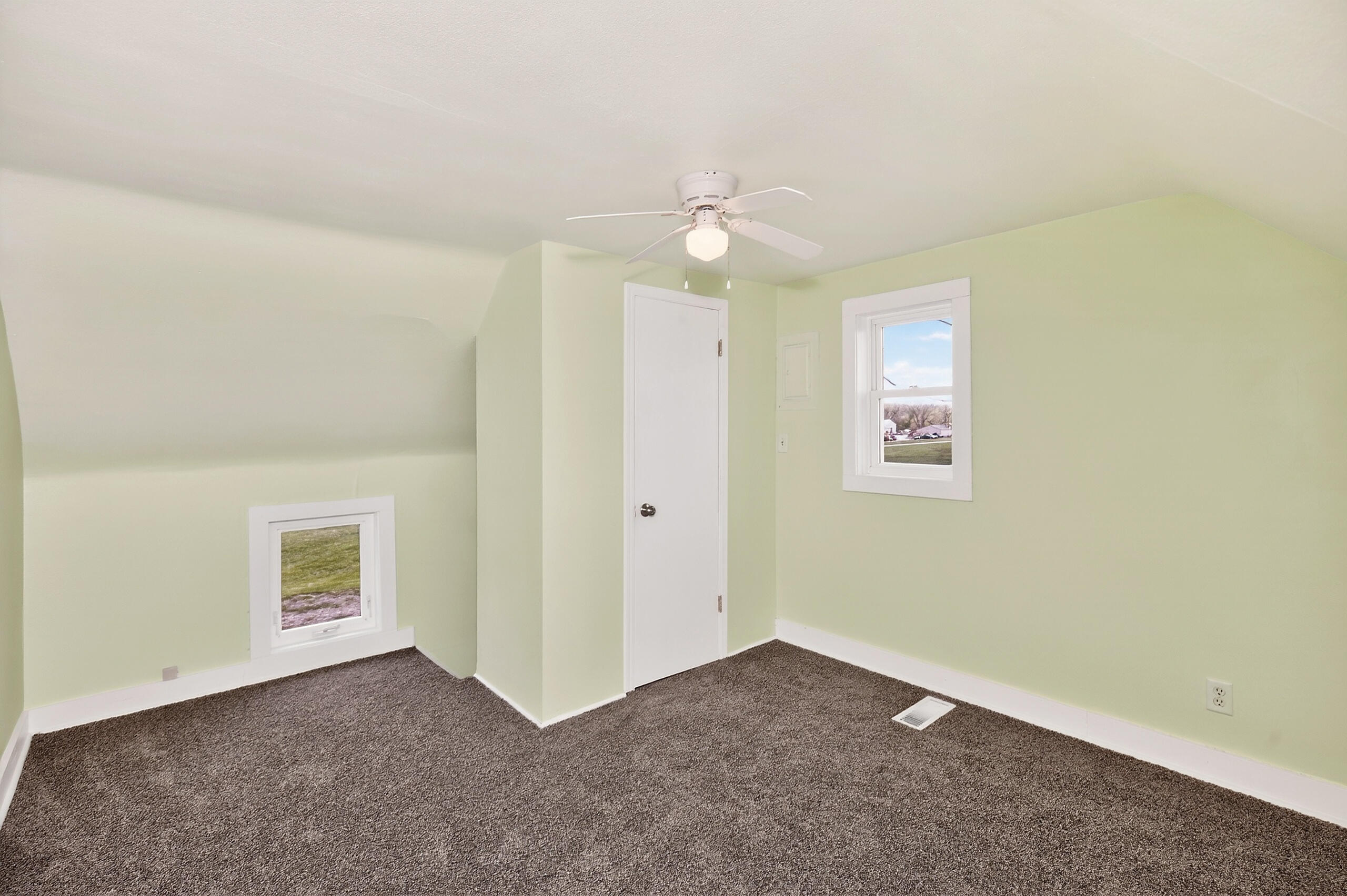 402 S Vine Street Property Photo 29