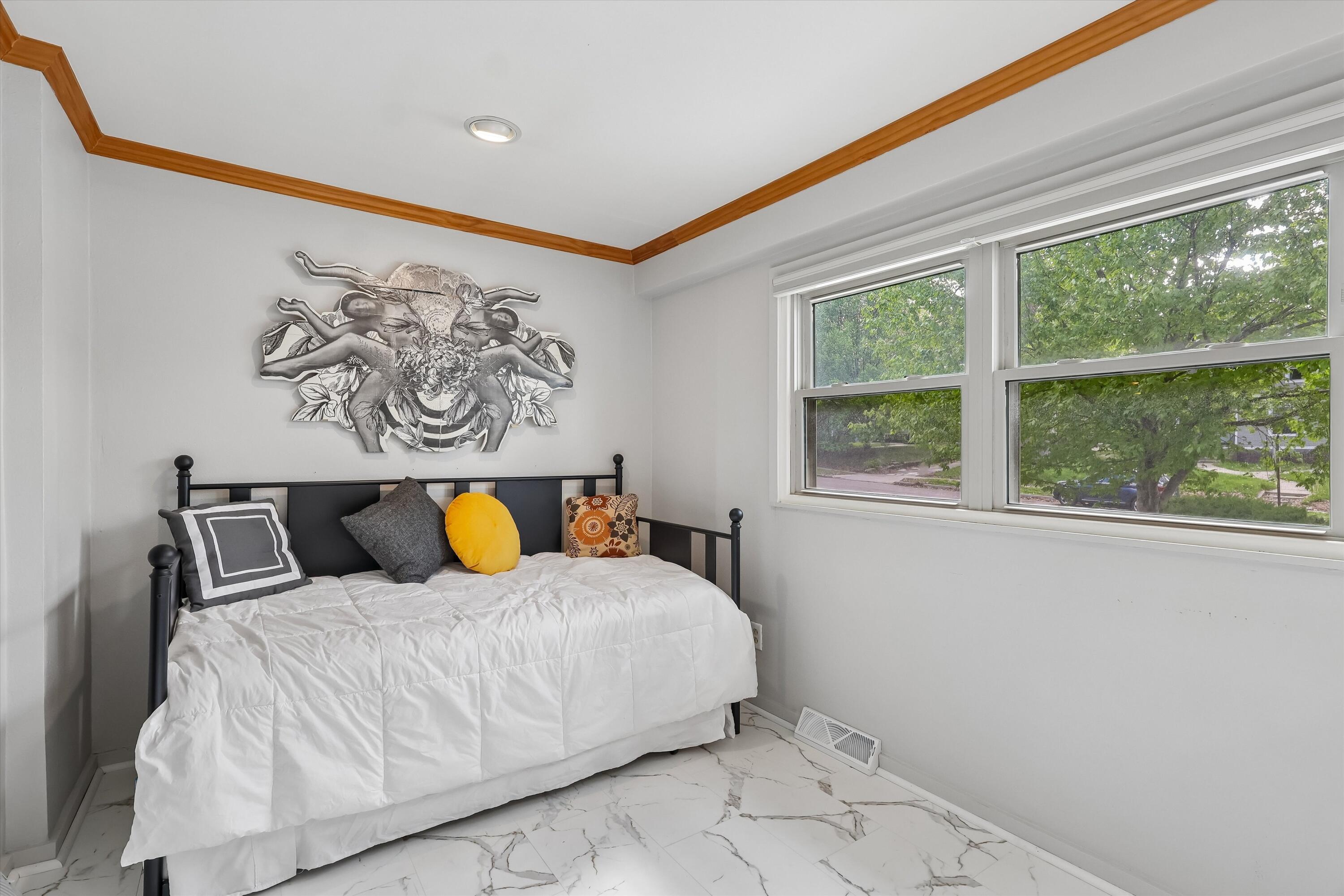 1147 36th Street Property Photo 10
