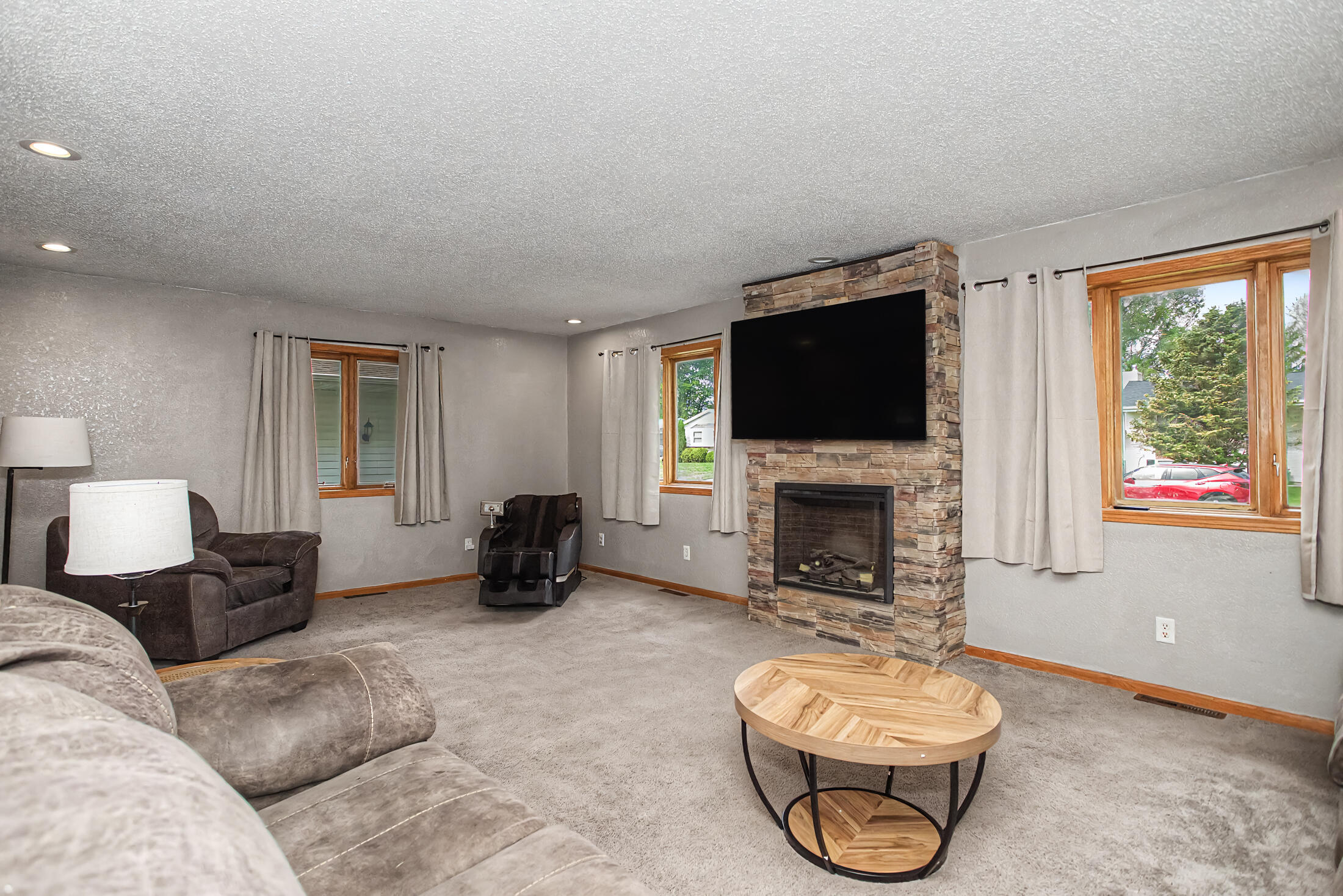 838 3rd Street Property Photo 2