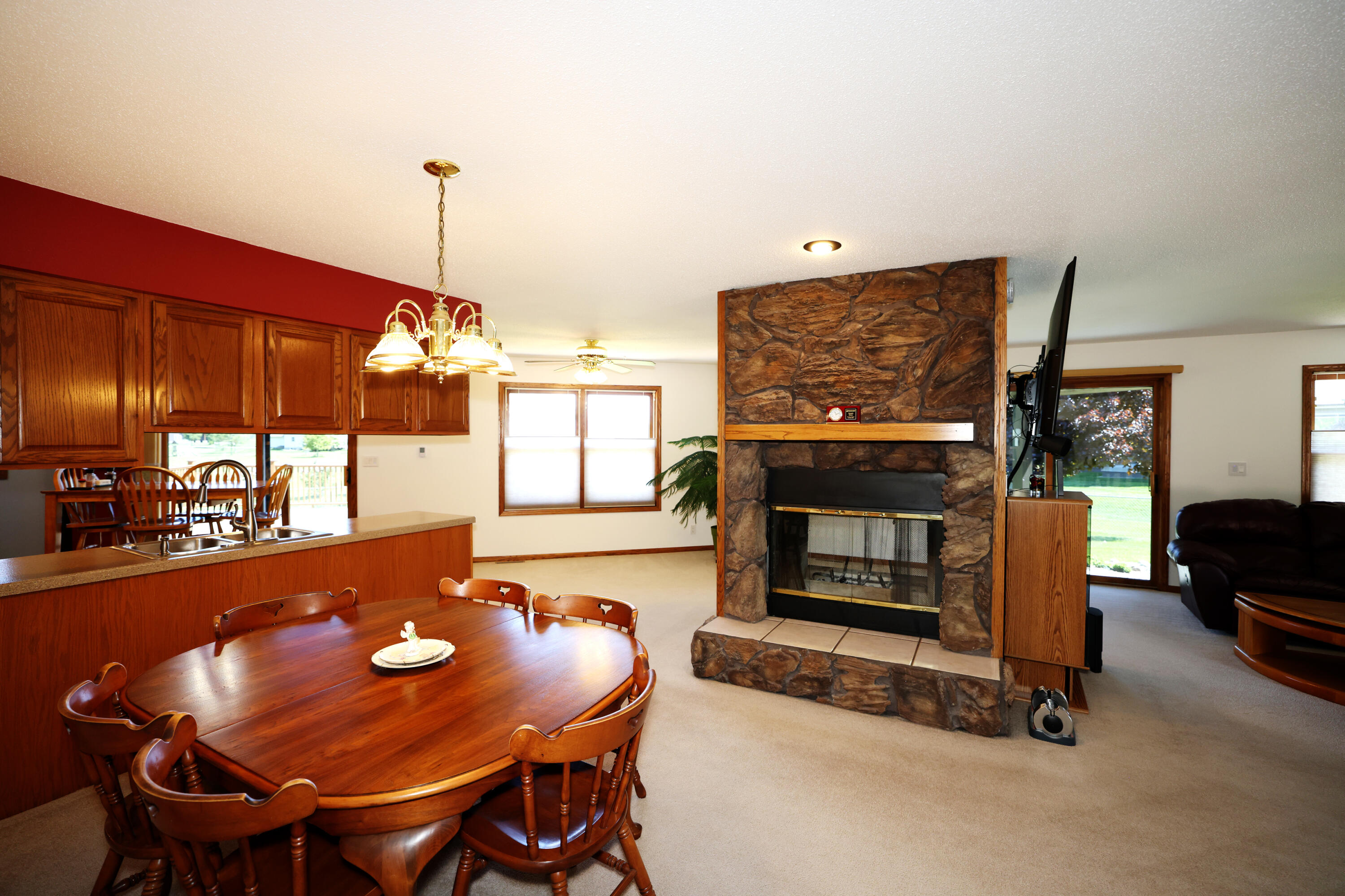 713 Edgewood Lane Property Photo 7