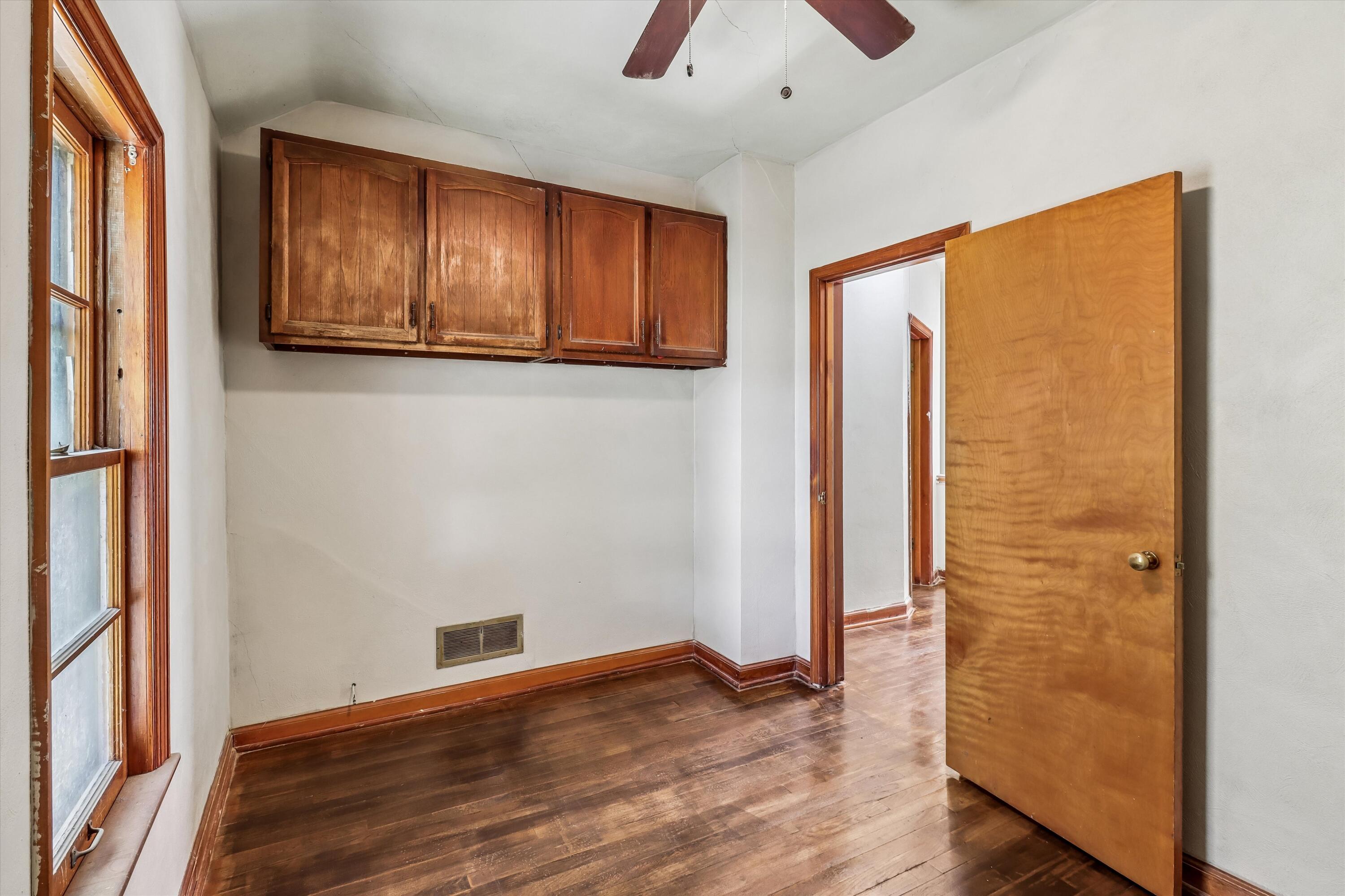 400 W Spring Street Property Photo 18