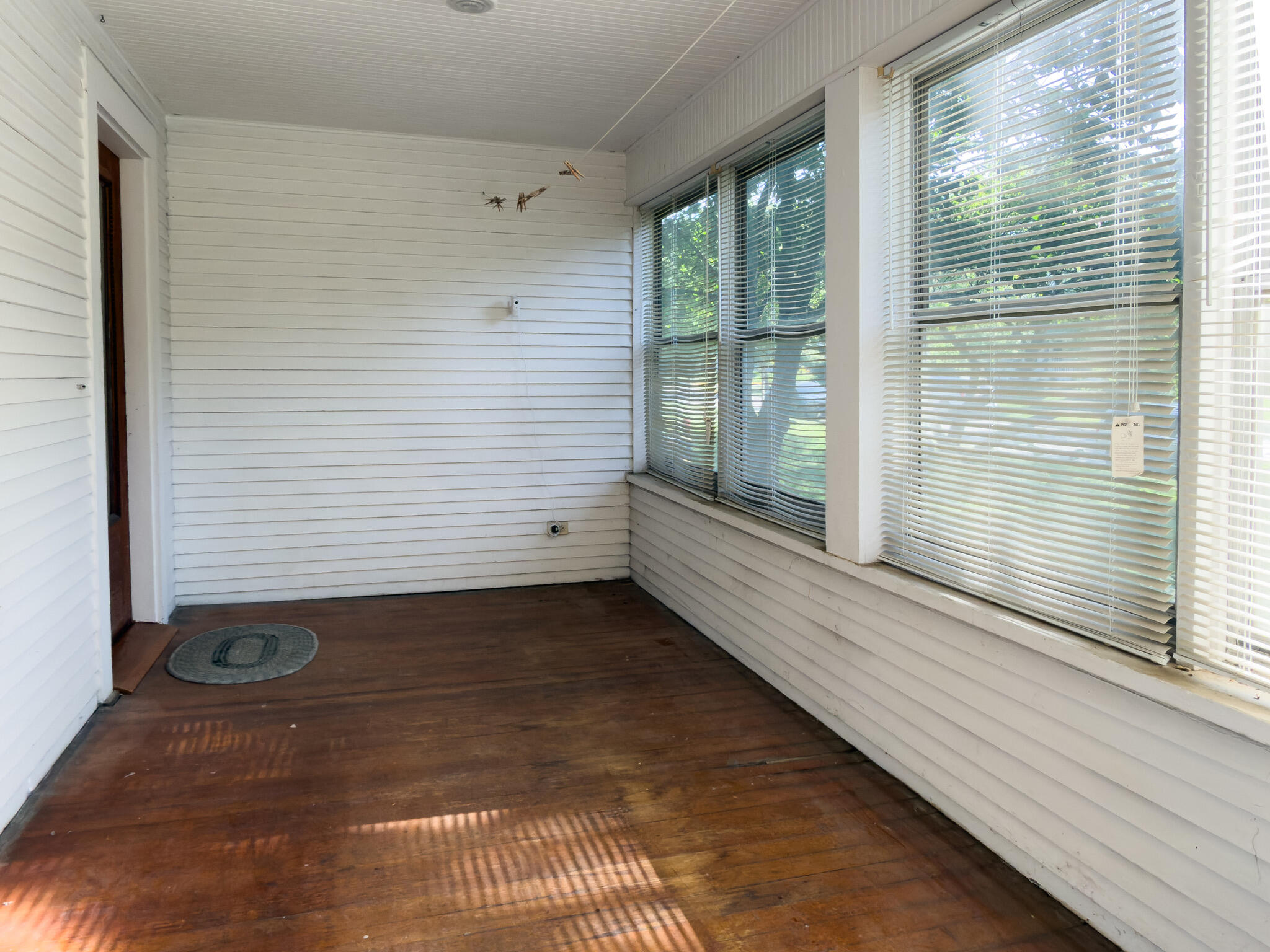 219 N Russell Avenue Property Photo 3