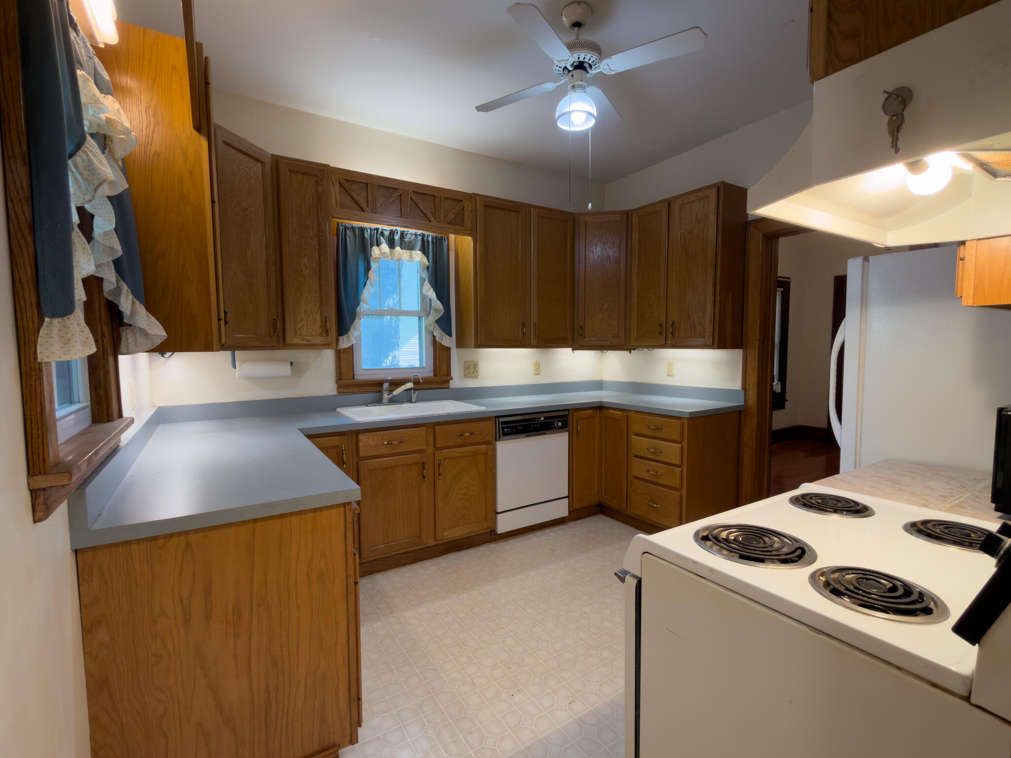 219 N Russell Avenue Property Photo 10