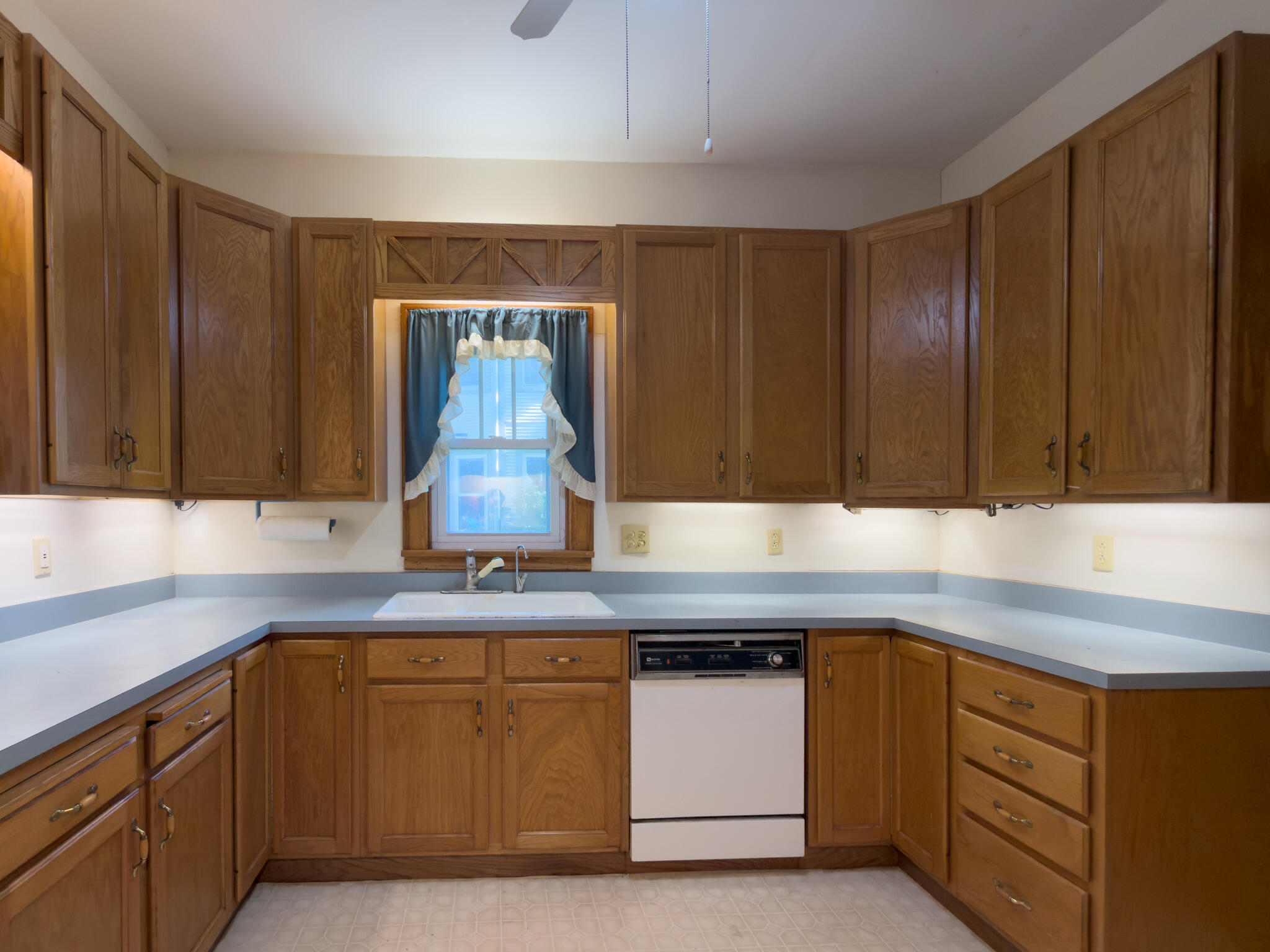 219 N Russell Avenue Property Photo 11