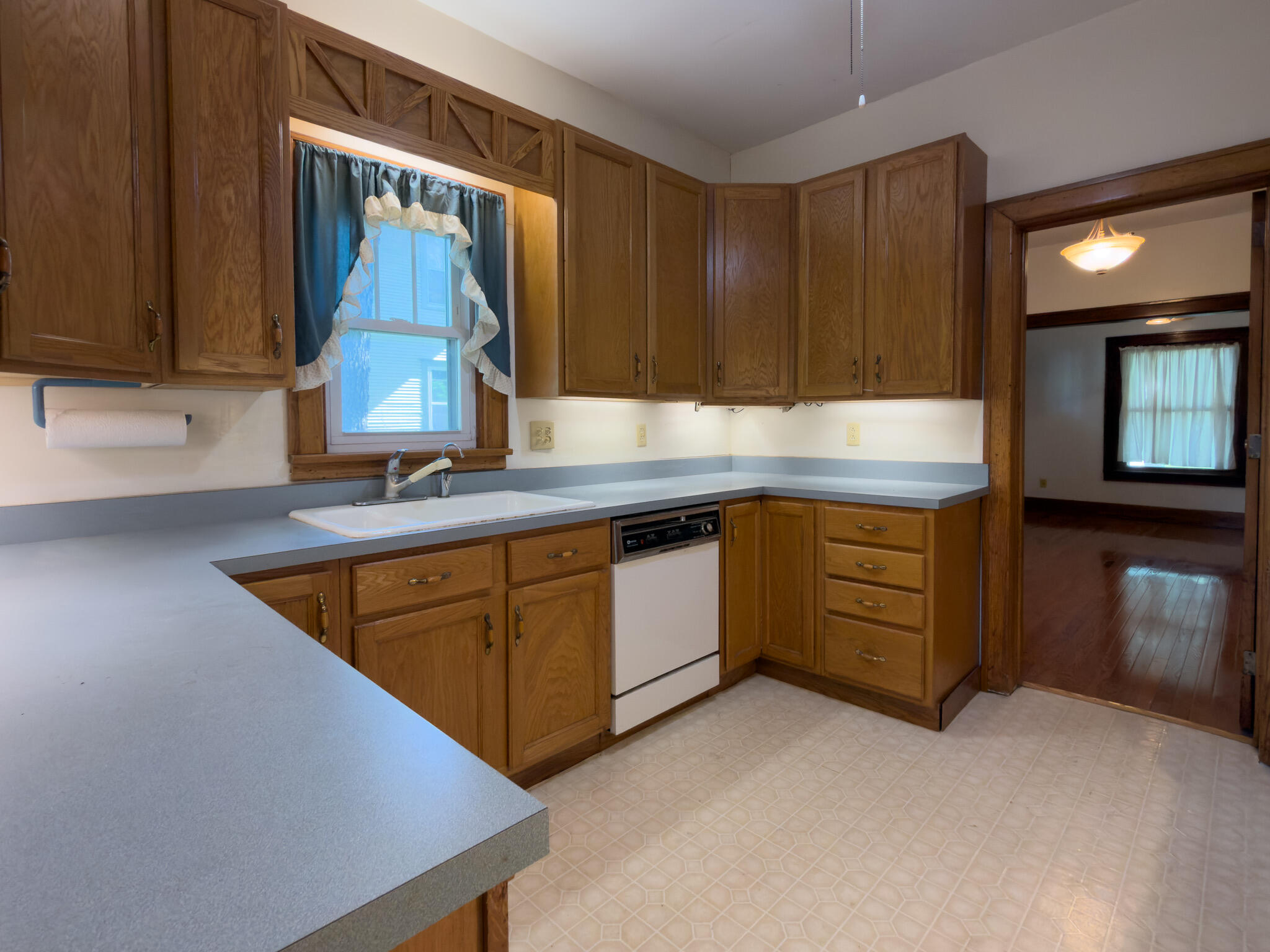 219 N Russell Avenue Property Photo 15