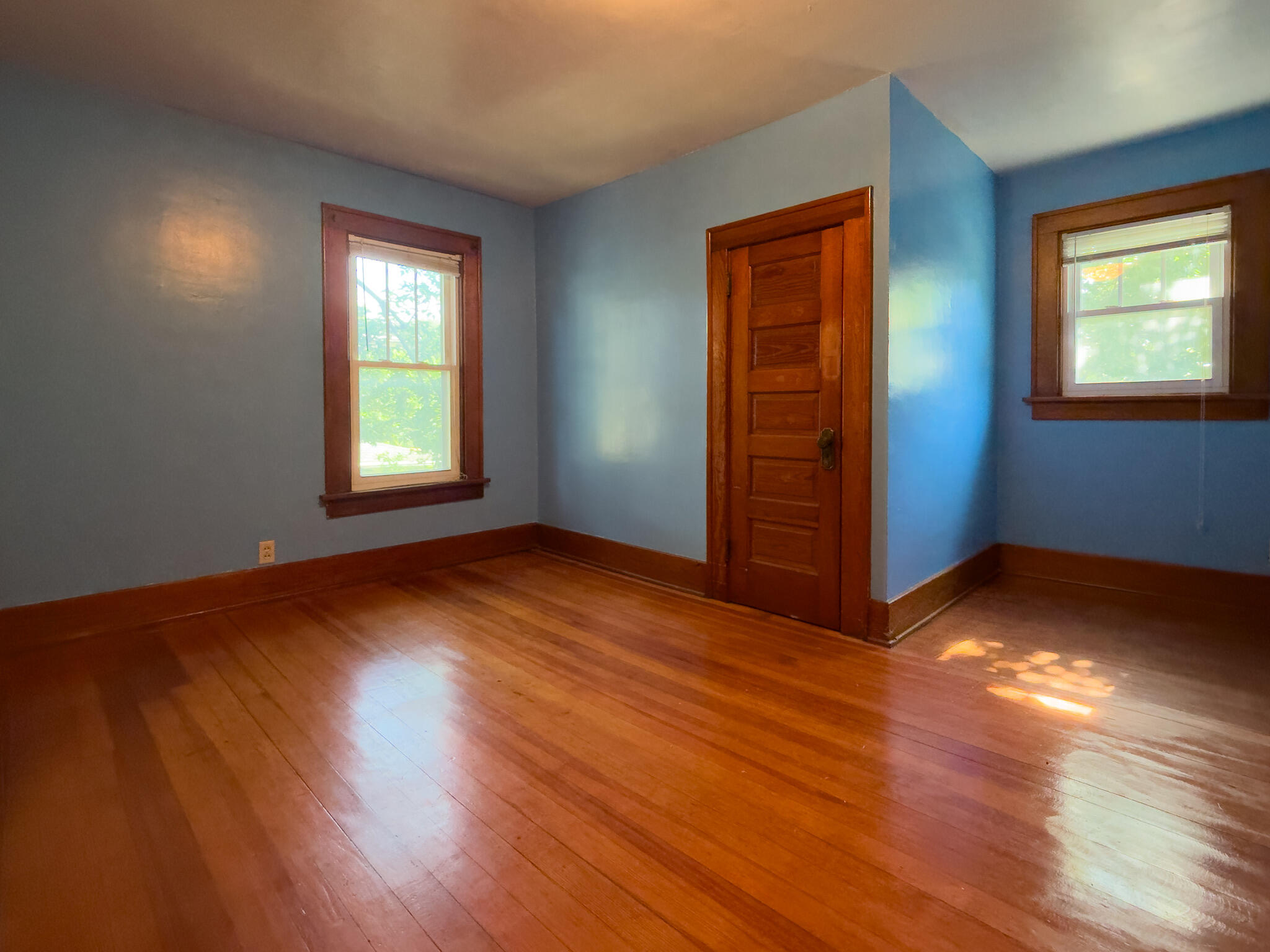 219 N Russell Avenue Property Photo 22