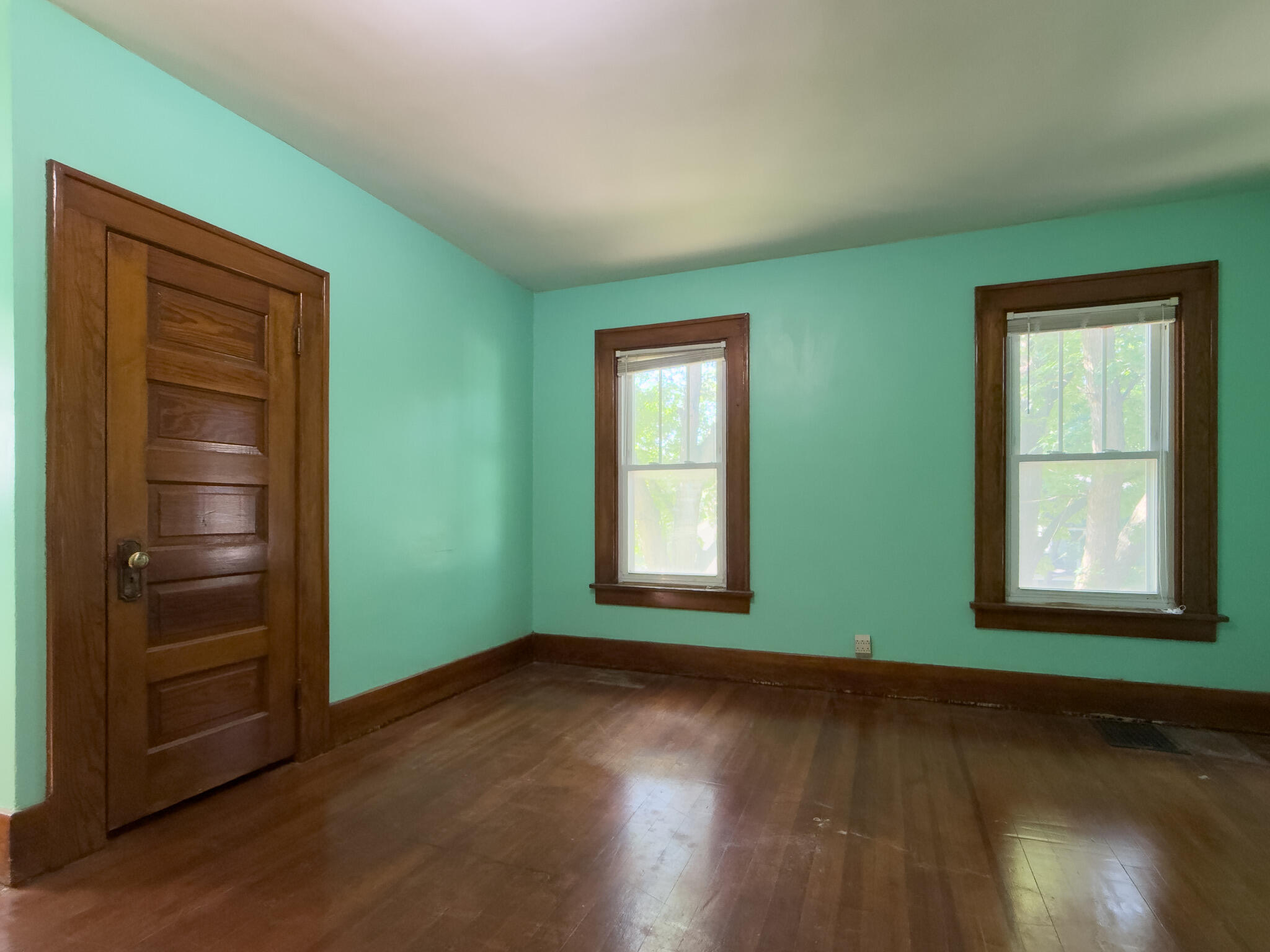 219 N Russell Avenue Property Photo 24