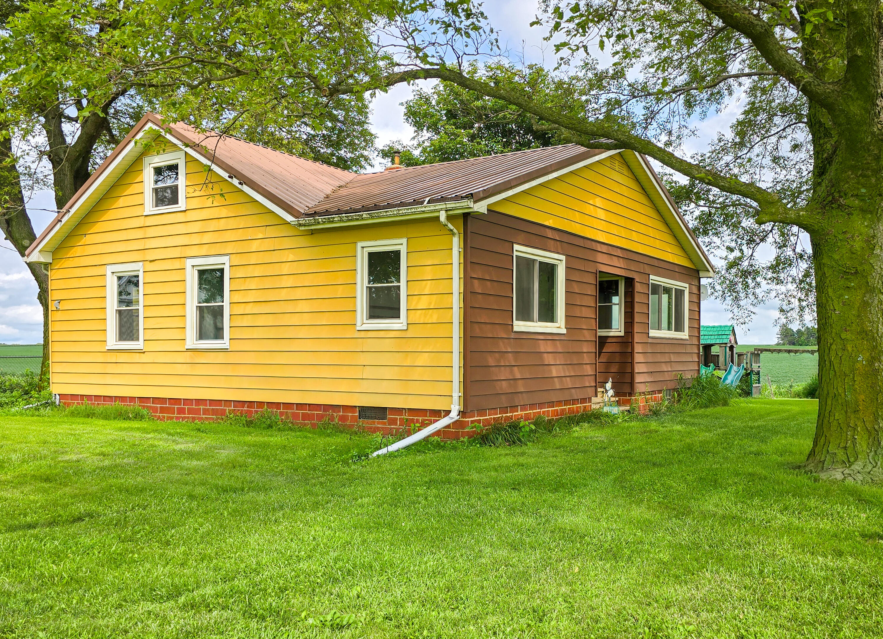 929 320th Street Property Photo 1