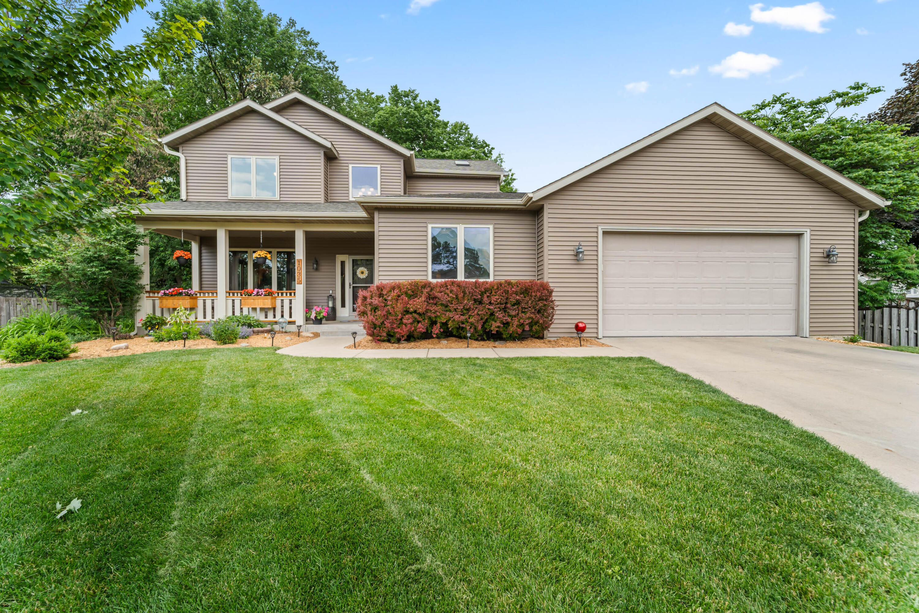 1035 Vermont Court Property Photo 1