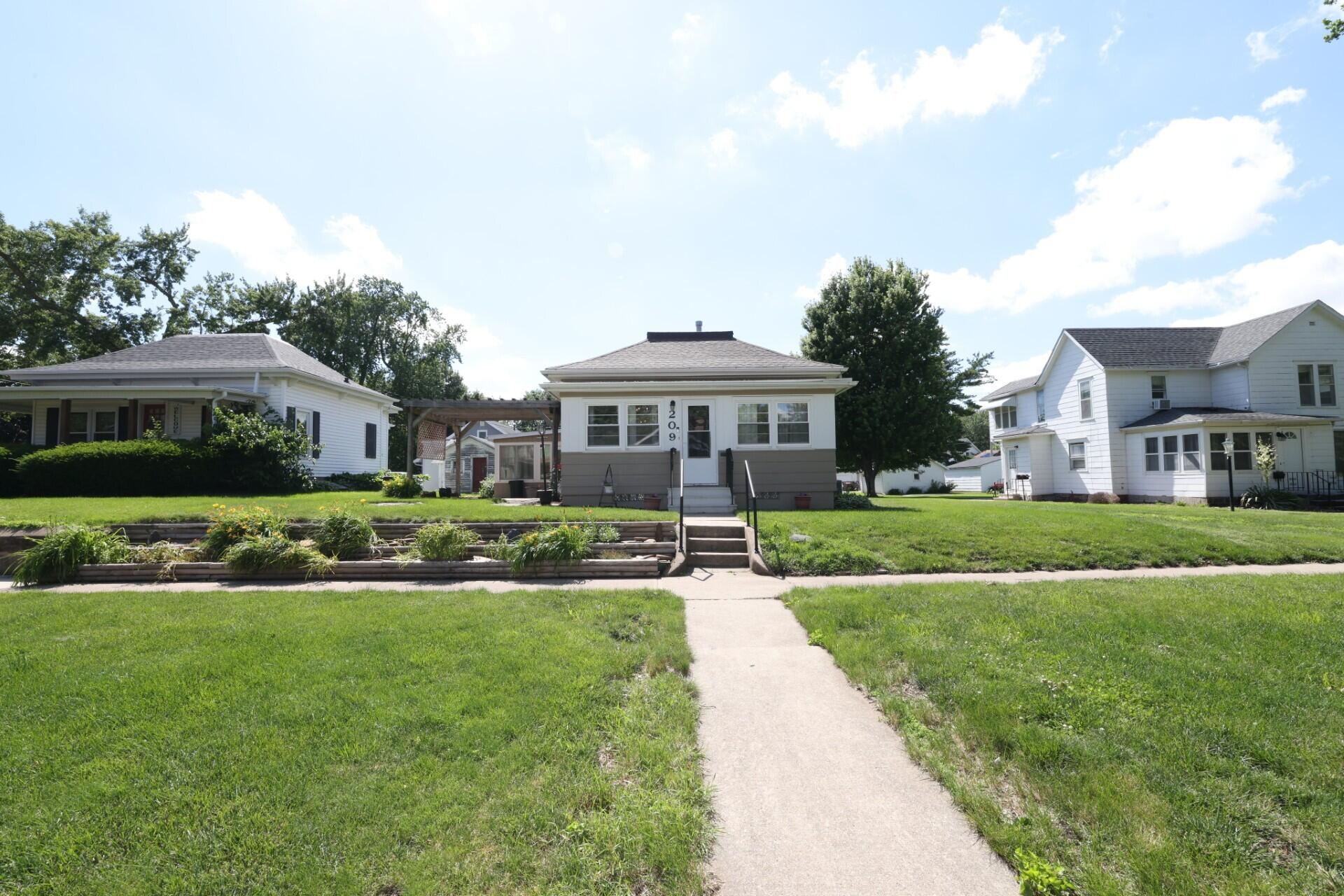 209 Linn Street Property Photo 3