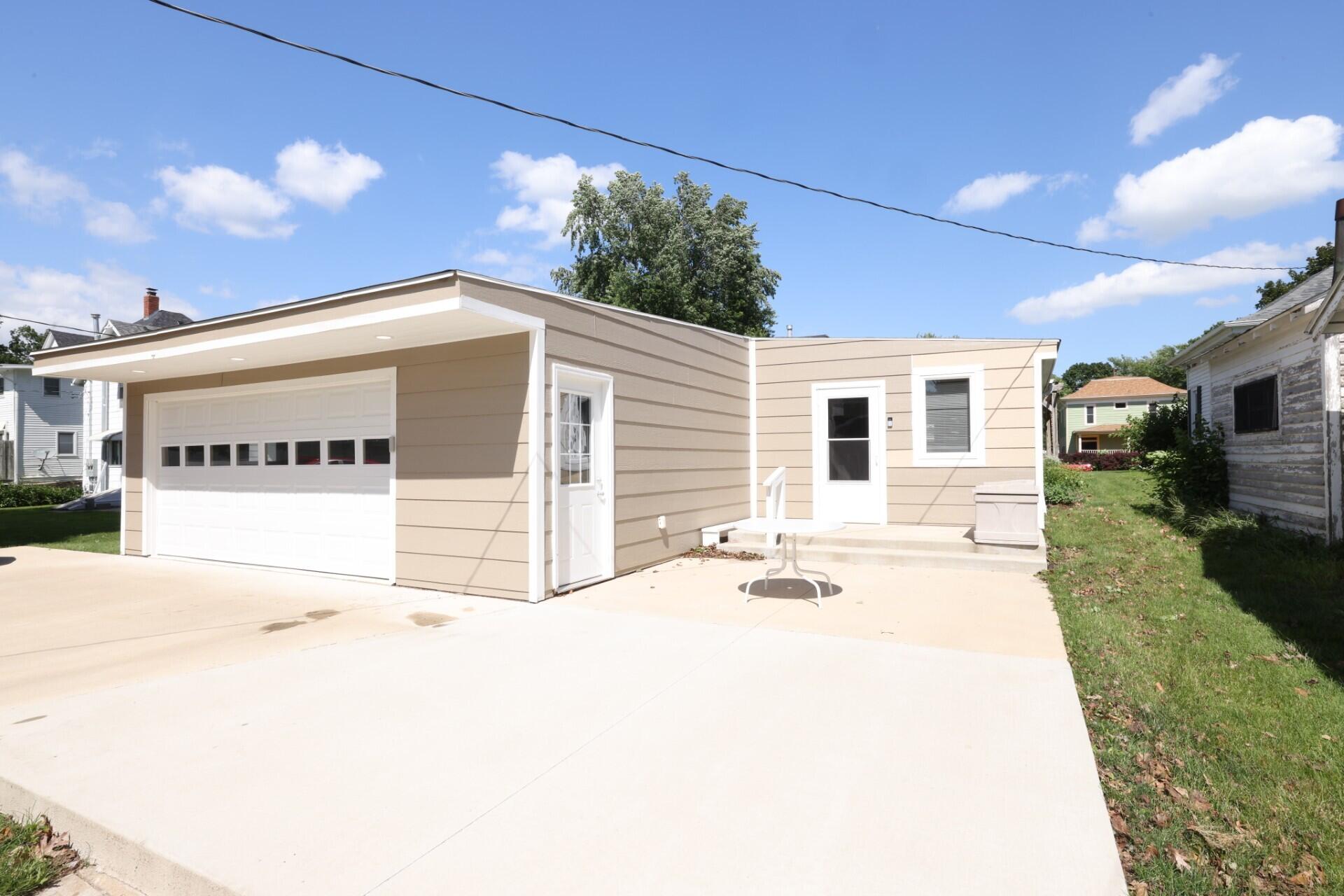 209 Linn Street Property Photo 6