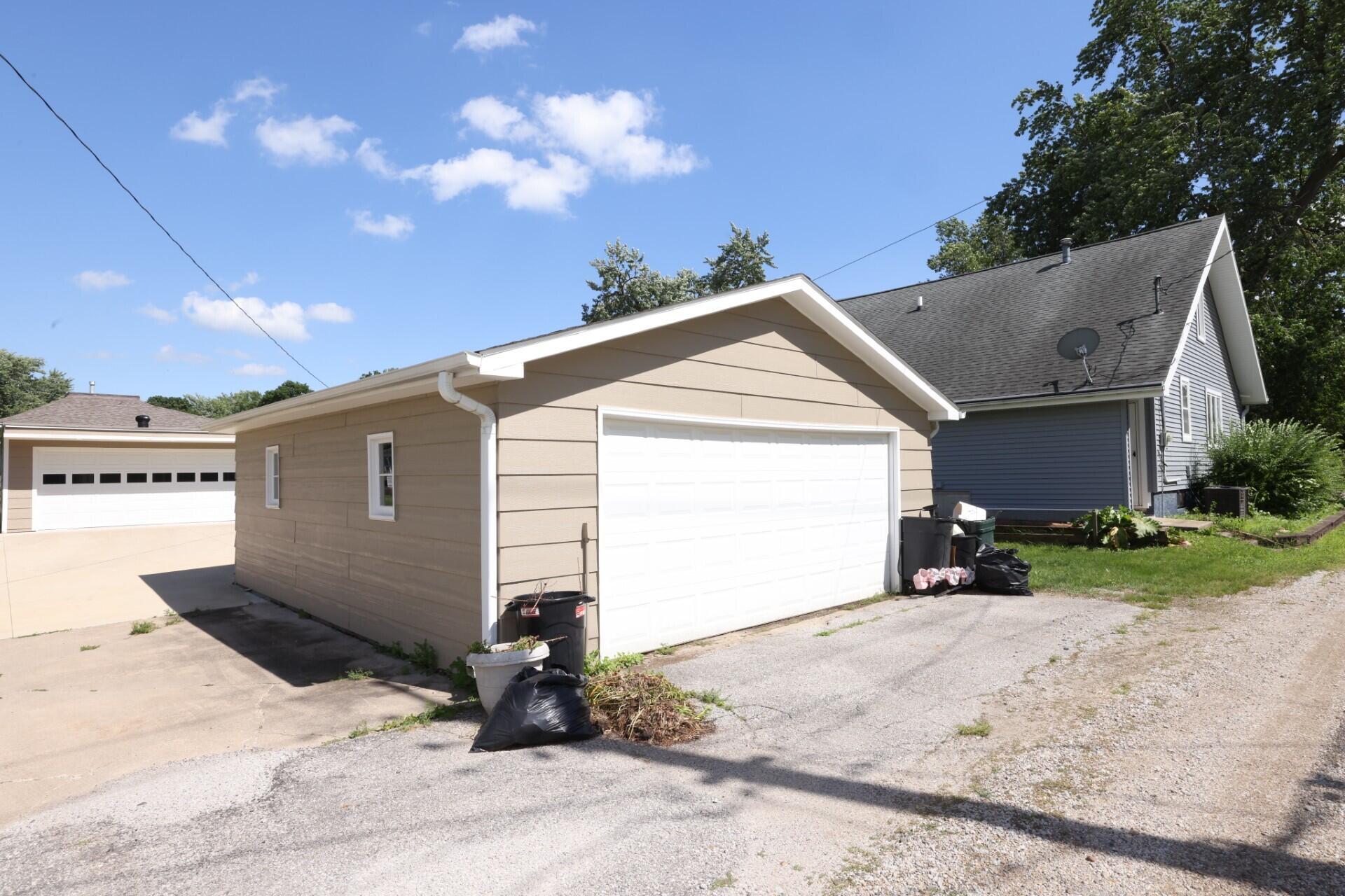 209 Linn Street Property Photo 8