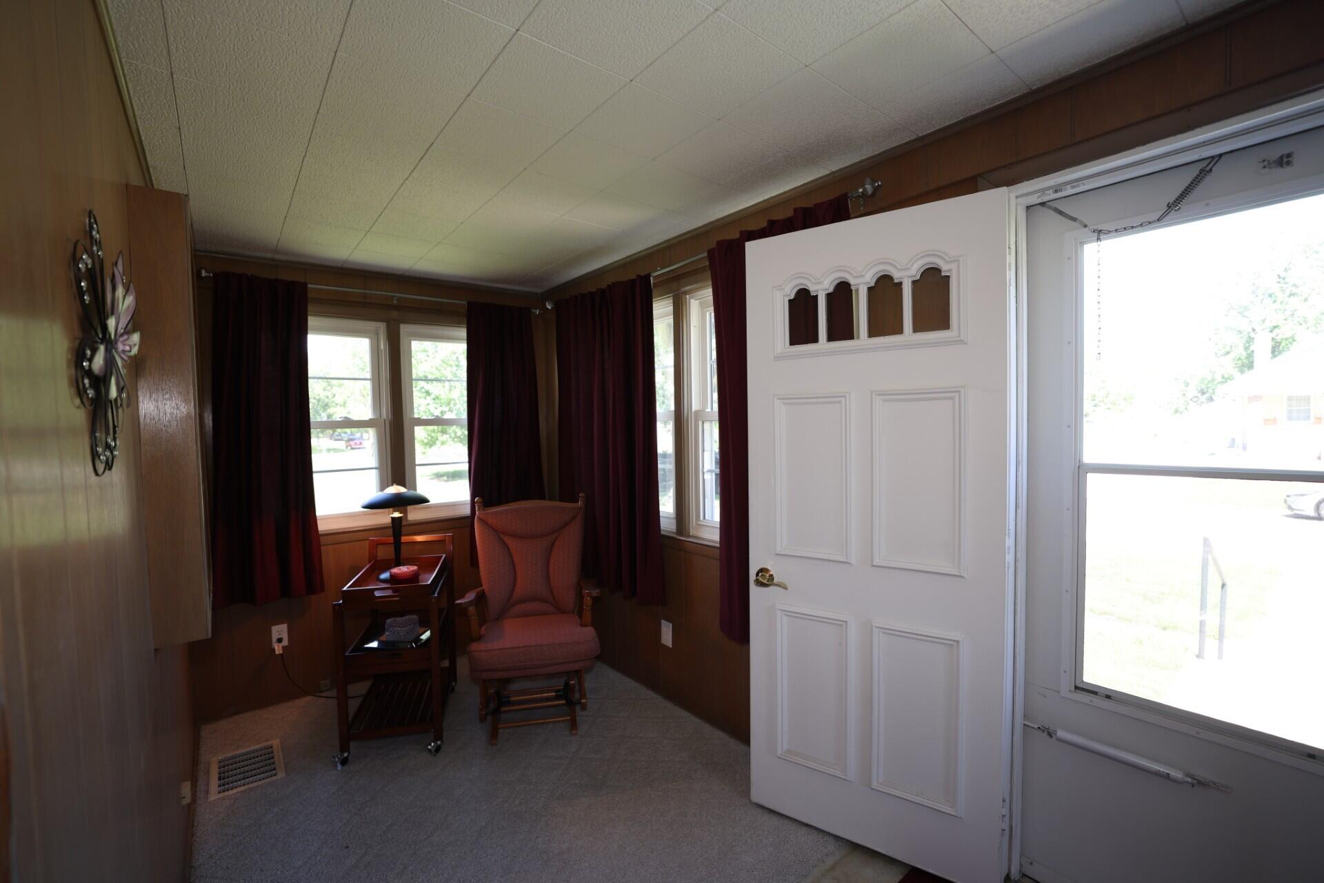209 Linn Street Property Photo 9
