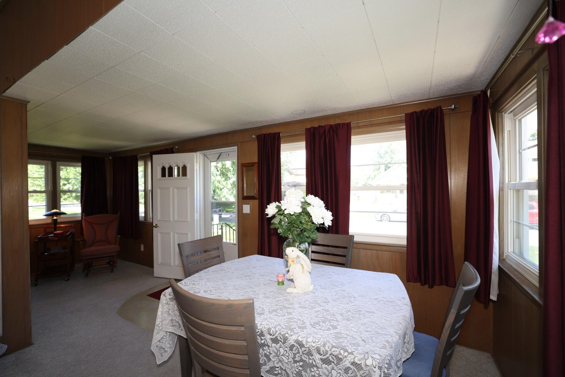 209 Linn Street Property Photo 10