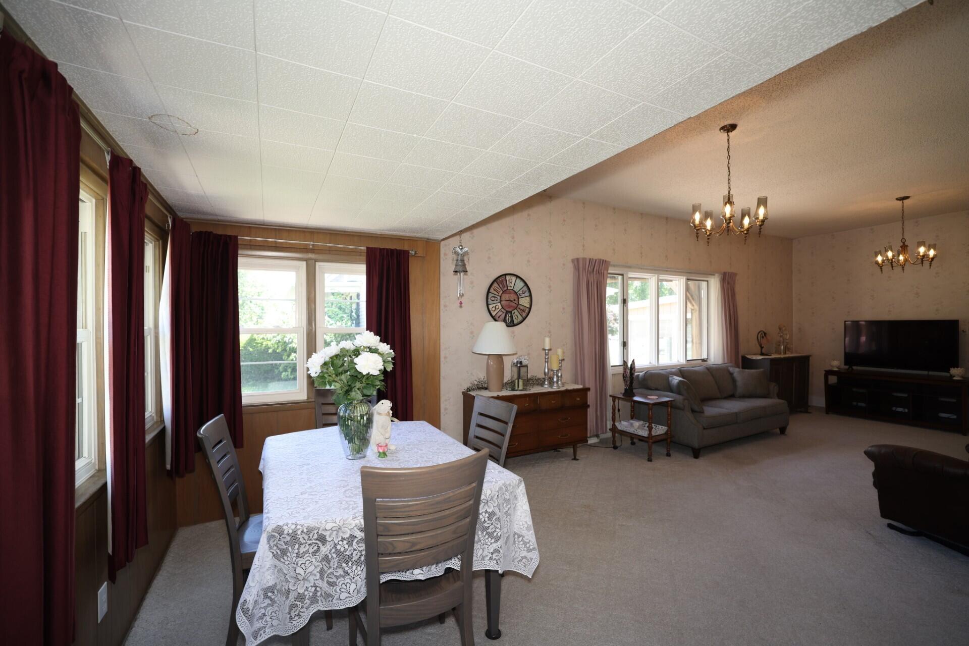 209 Linn Street Property Photo 11