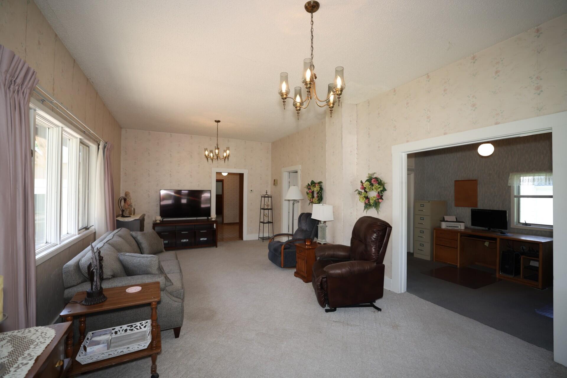 209 Linn Street Property Photo 12