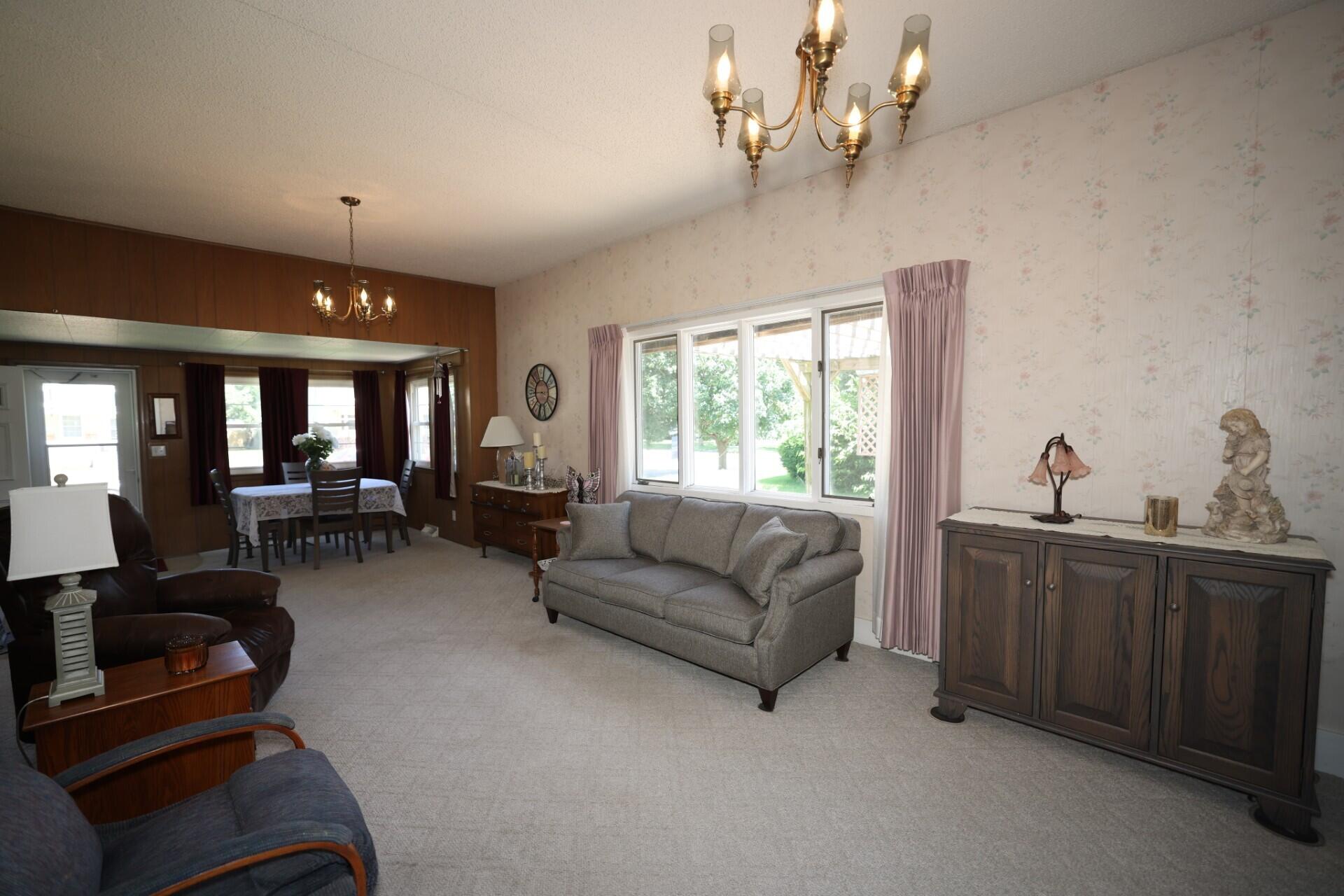 209 Linn Street Property Photo 14