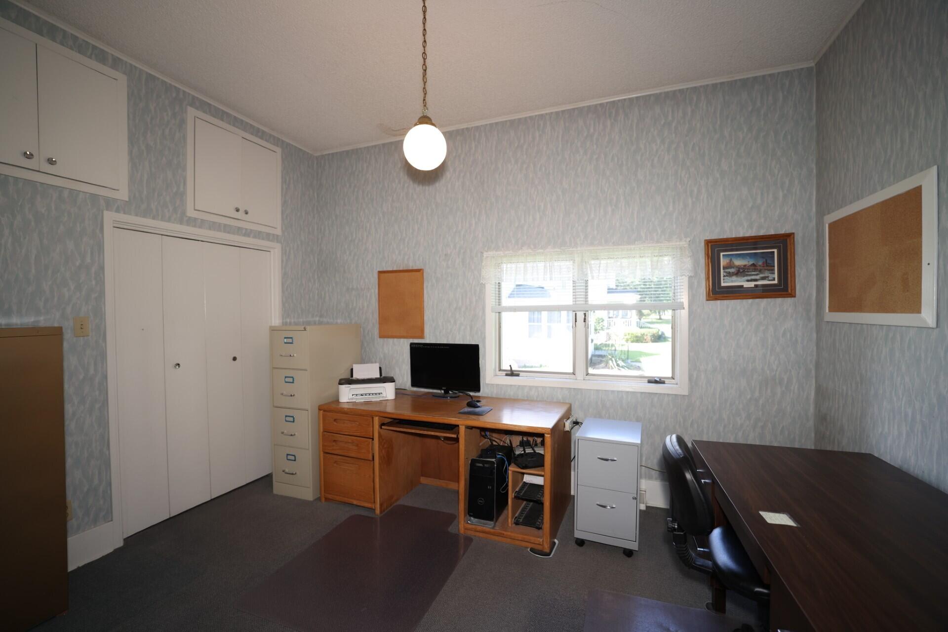 209 Linn Street Property Photo 20