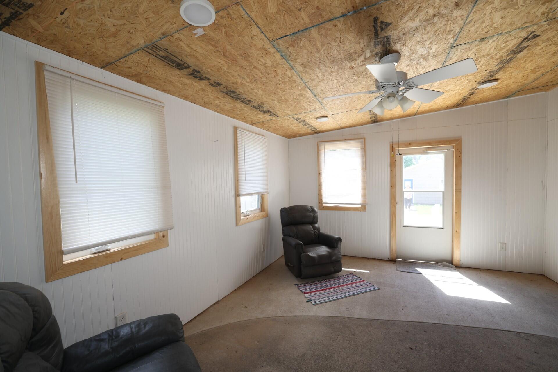 209 Linn Street Property Photo 27