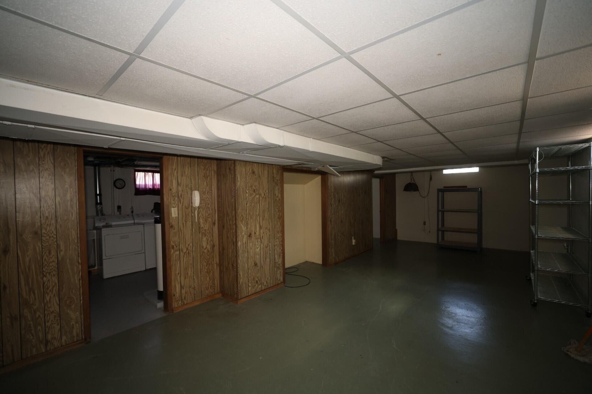 209 Linn Street Property Photo 28