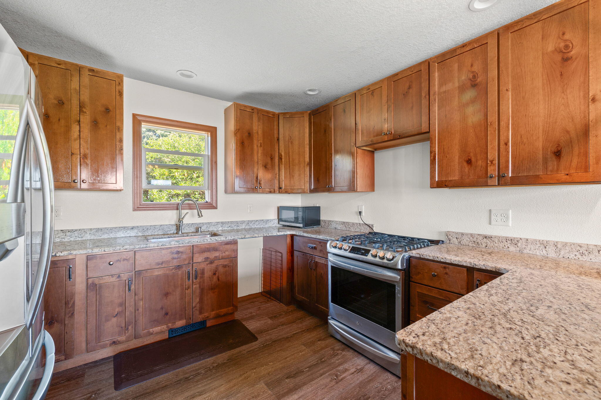 2435 Saratoga Avenue Property Photo 19