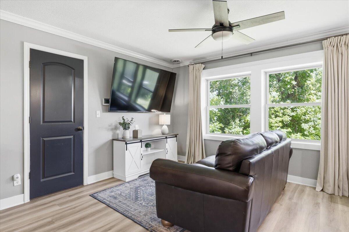 16032 Pleasant Valley Road Property Photo 10
