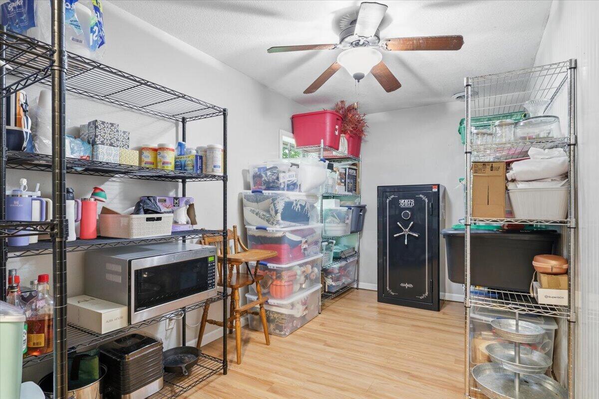 16032 Pleasant Valley Road Property Photo 12
