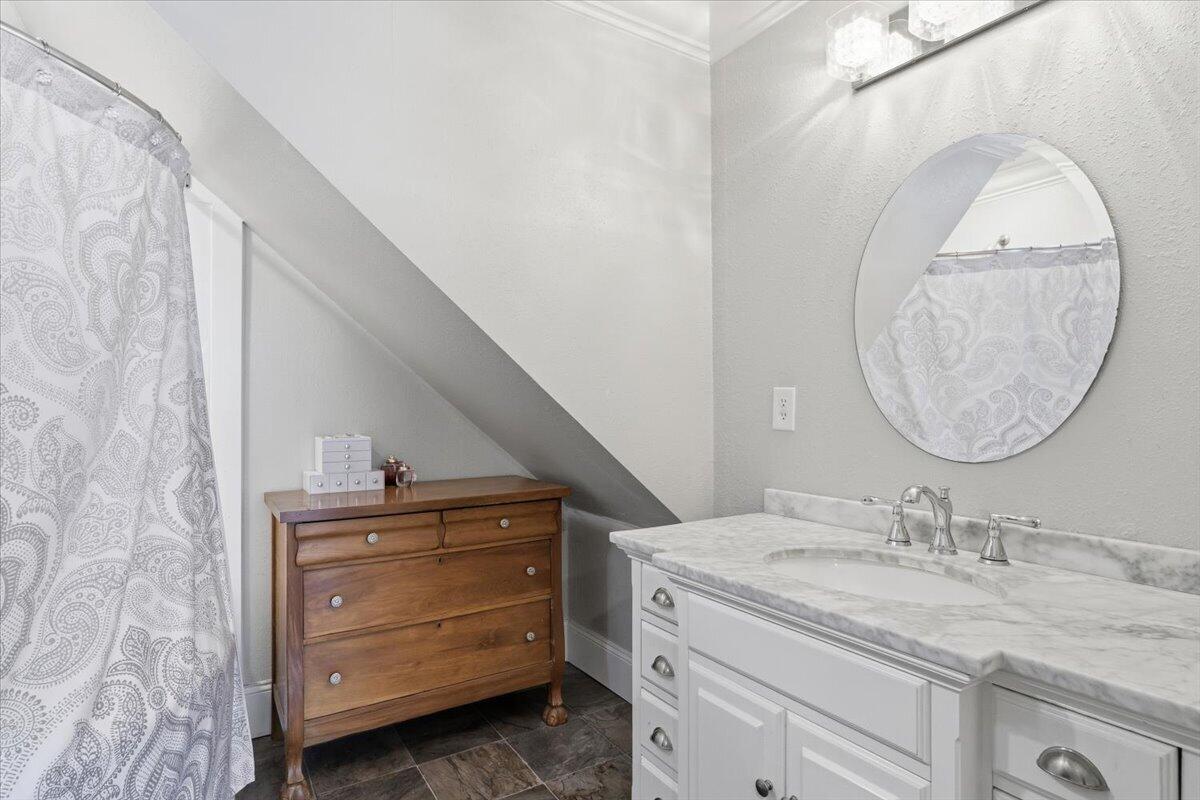 16032 Pleasant Valley Road Property Photo 21